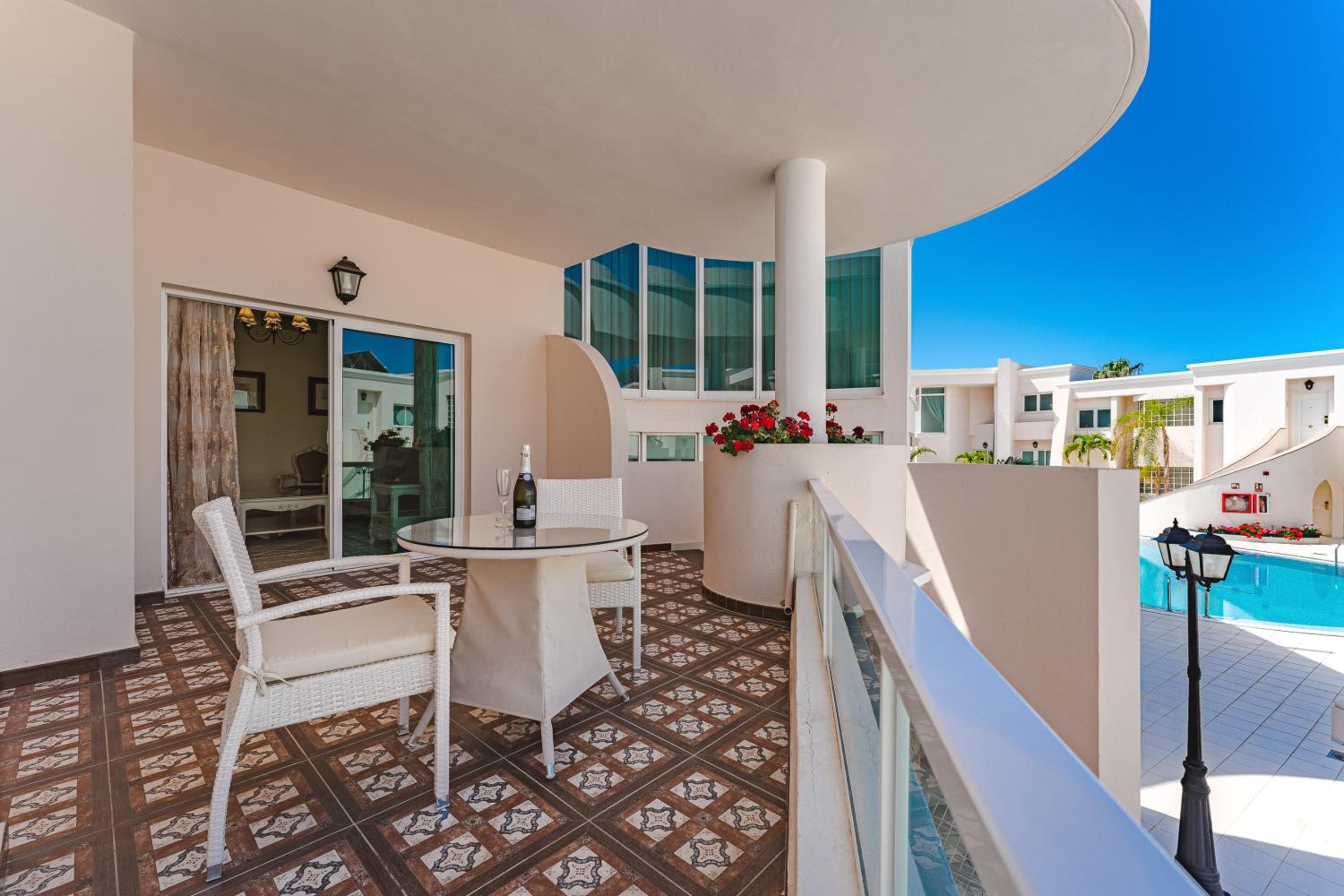 Suite (2 Adults + 1 Child) photo 2