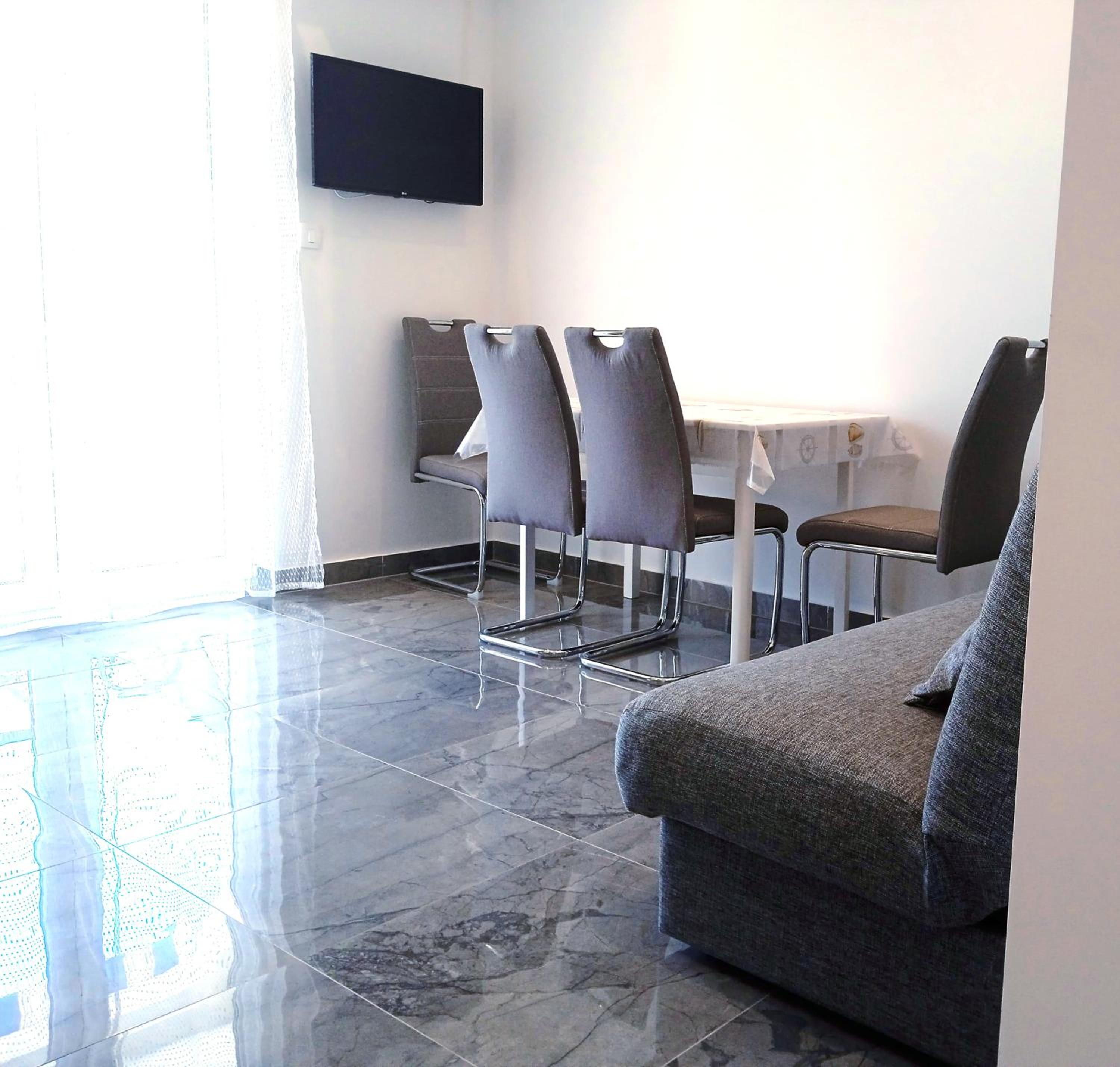 One-Bedroom Apartment - Photo 17