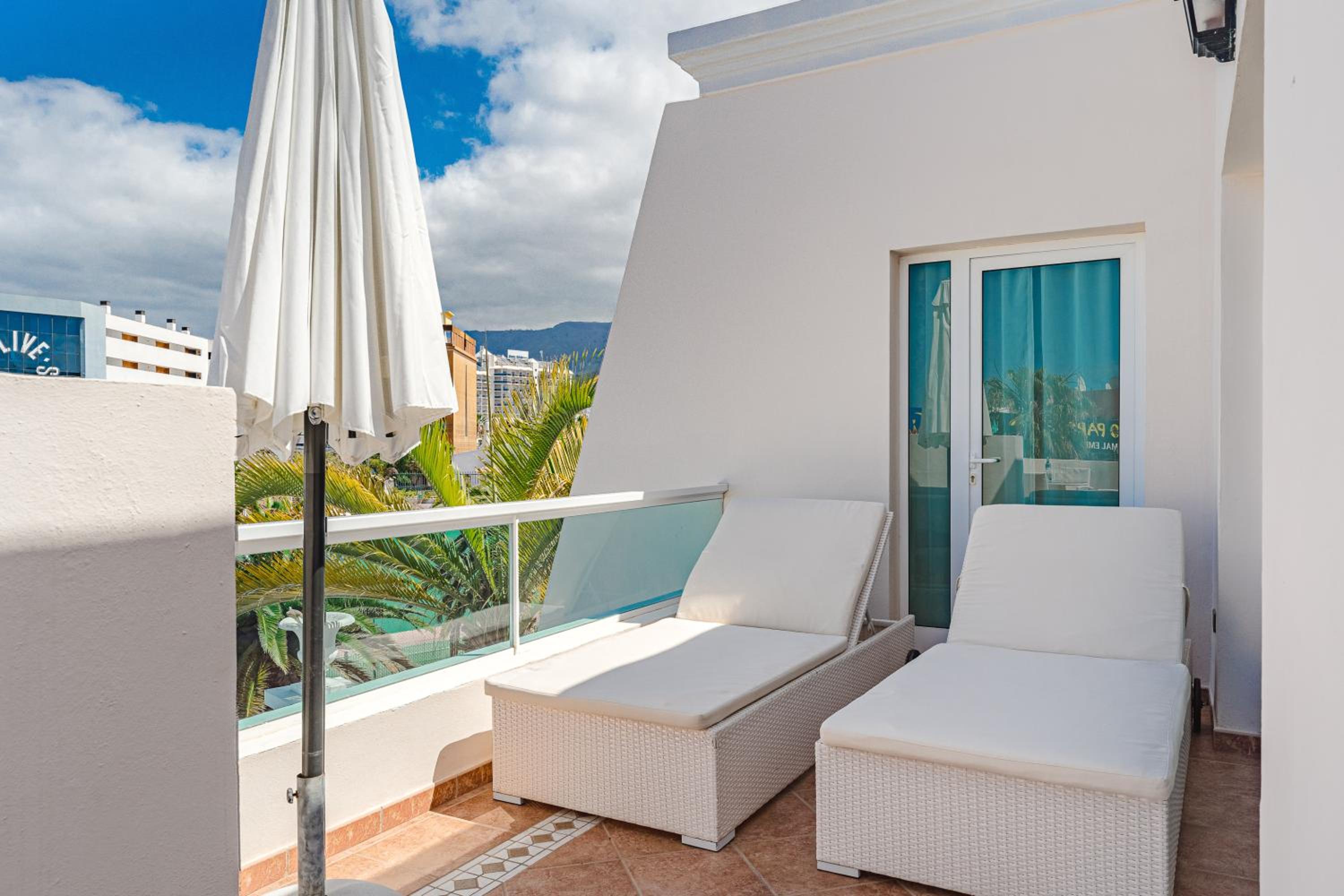 Suite de dos habitaciones (4 adultos) Suite de dos habitaciones (4 adultos)