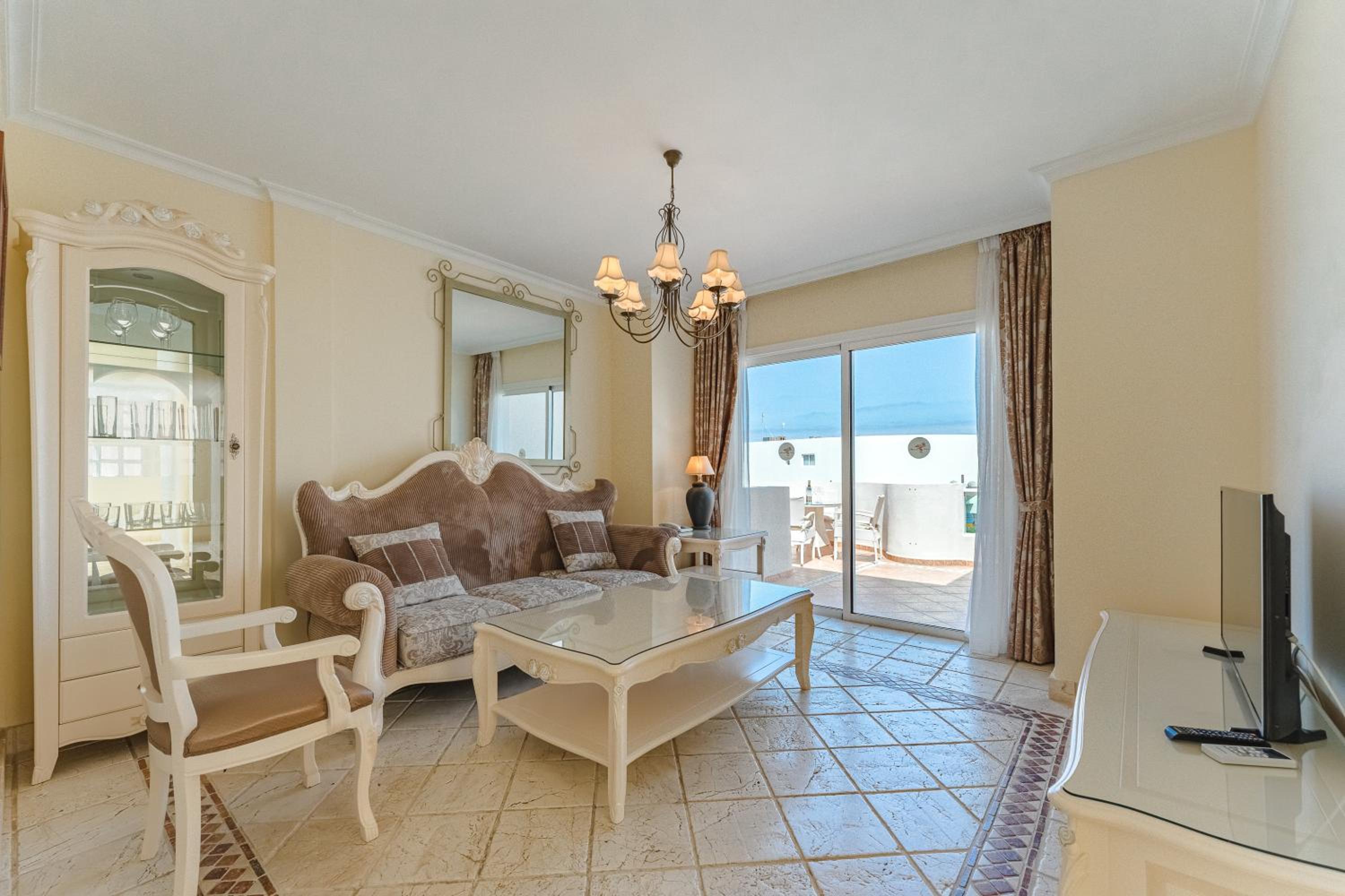 Deluxe Family Suite Two-Bedrooms photo 3
