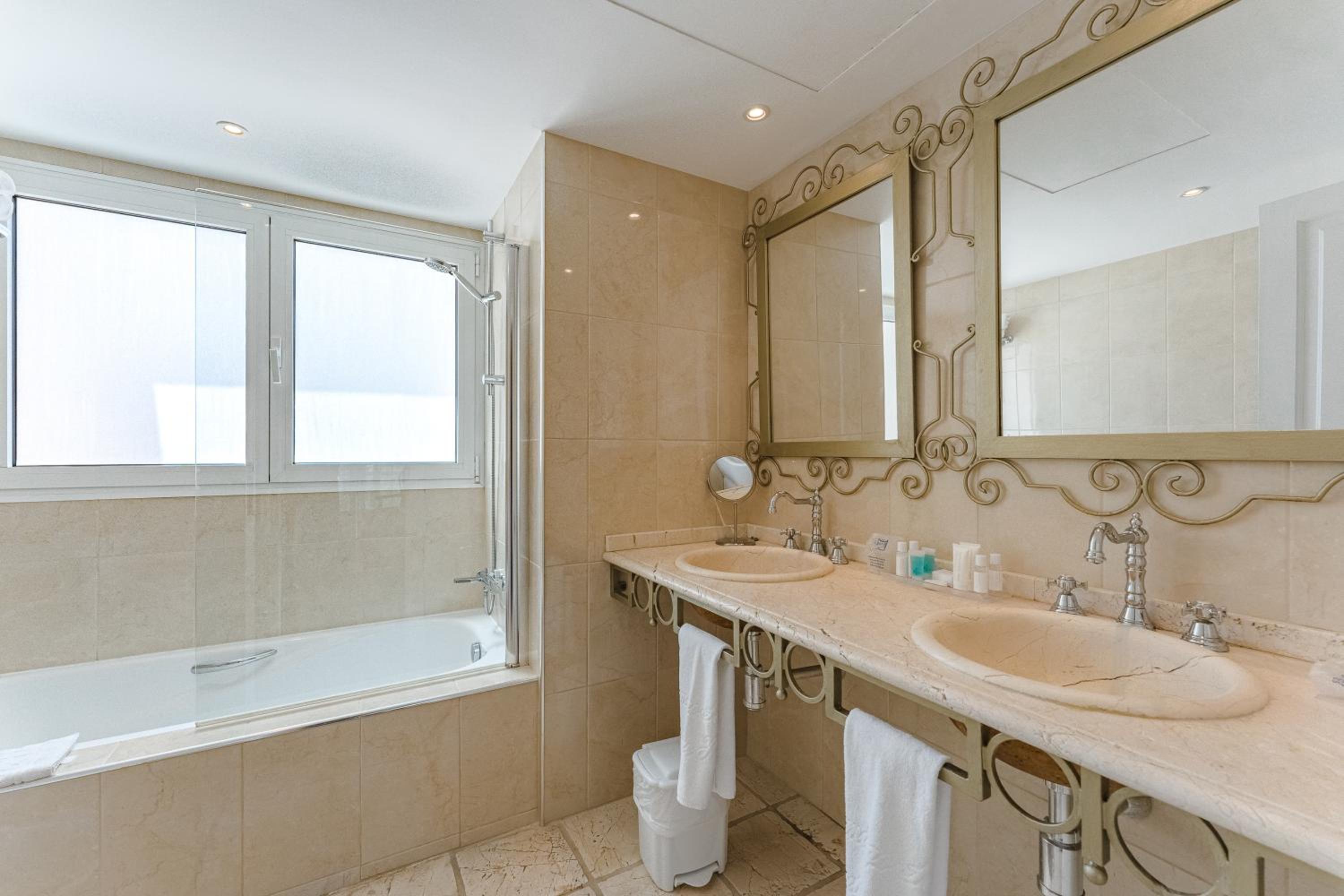 Suite Familiar Deluxe de dos habitaciones Suite Familiar Deluxe de dos habitaciones