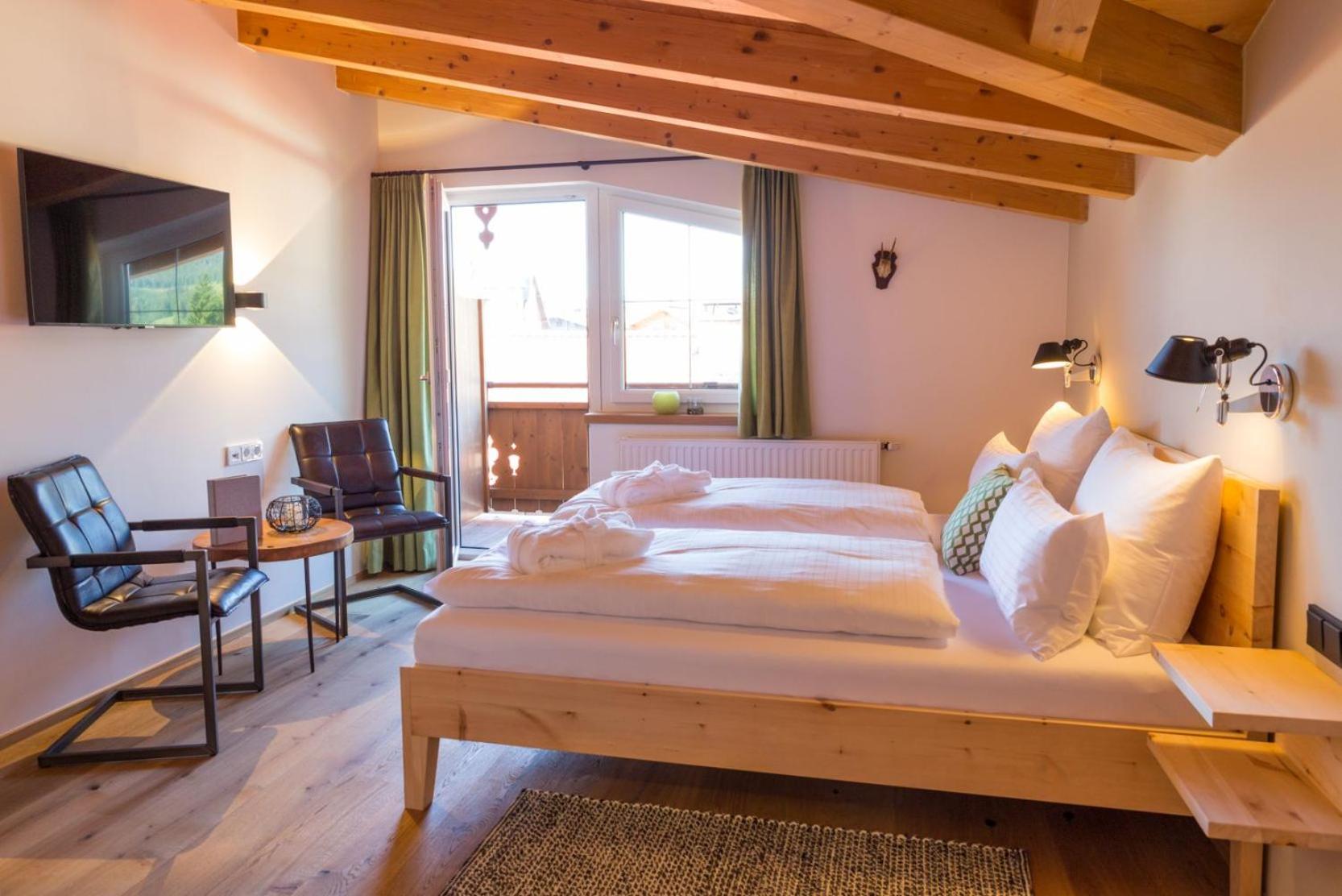 Double Room with Balcony - Photo 21
