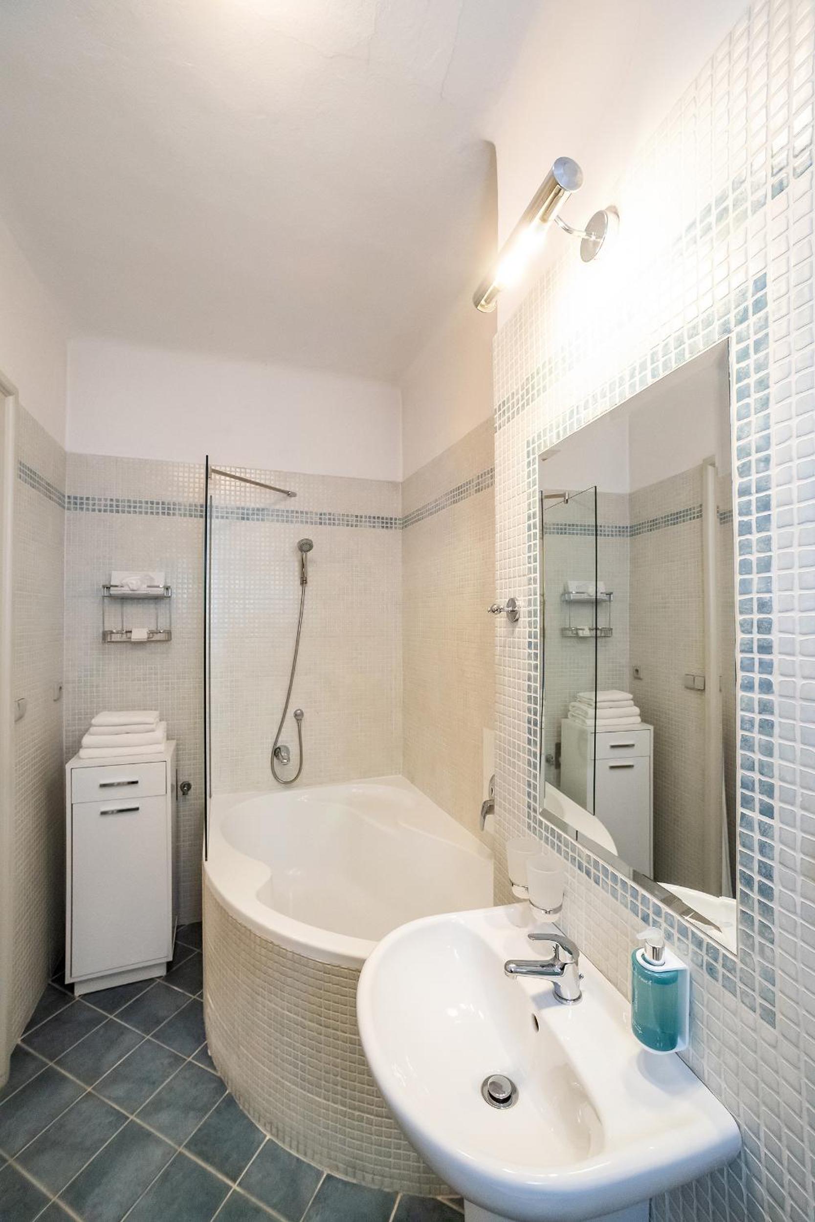 Apartment (4 Adults) photo 3