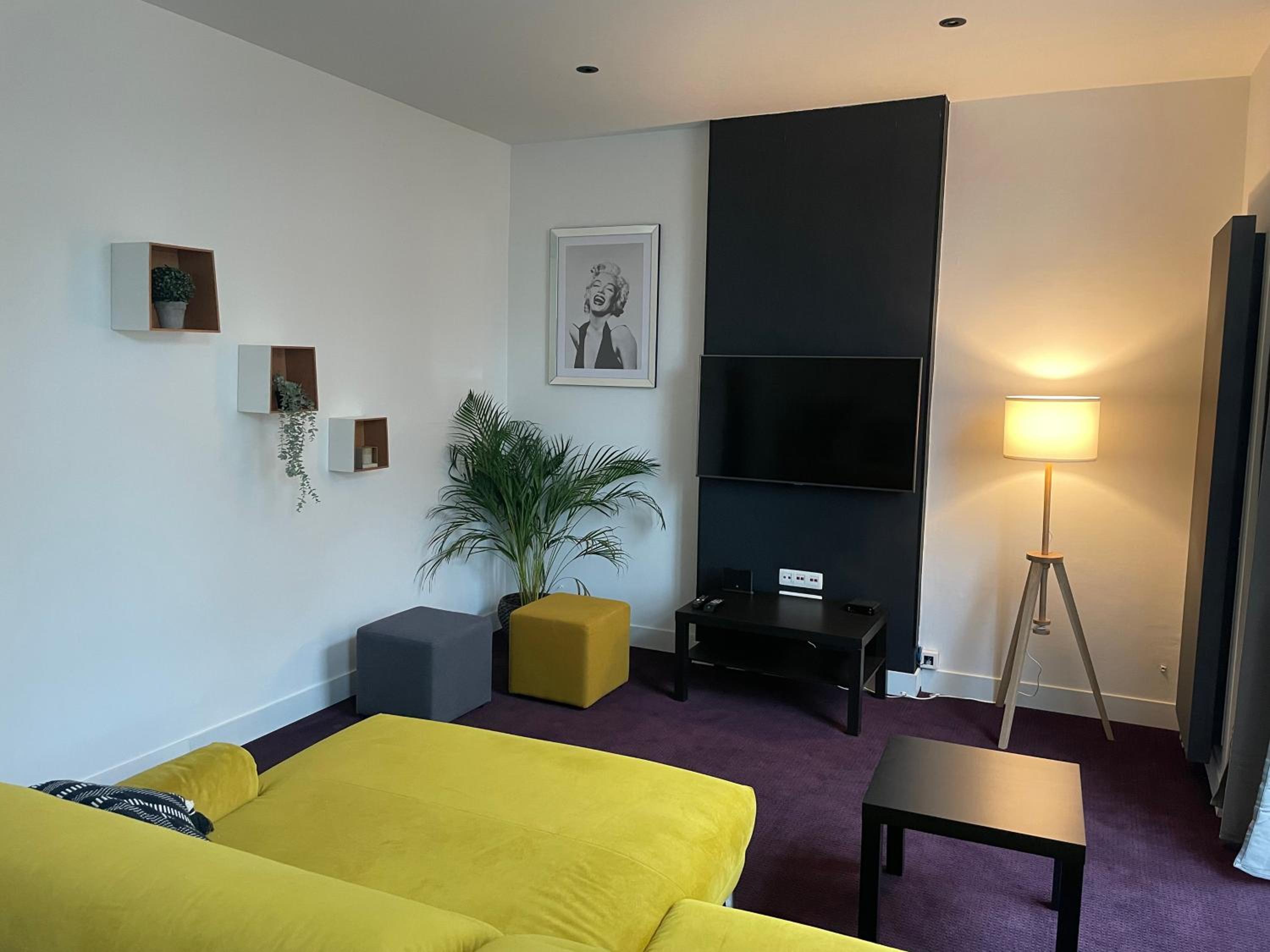 One-Bedroom Apartment - Photo 9