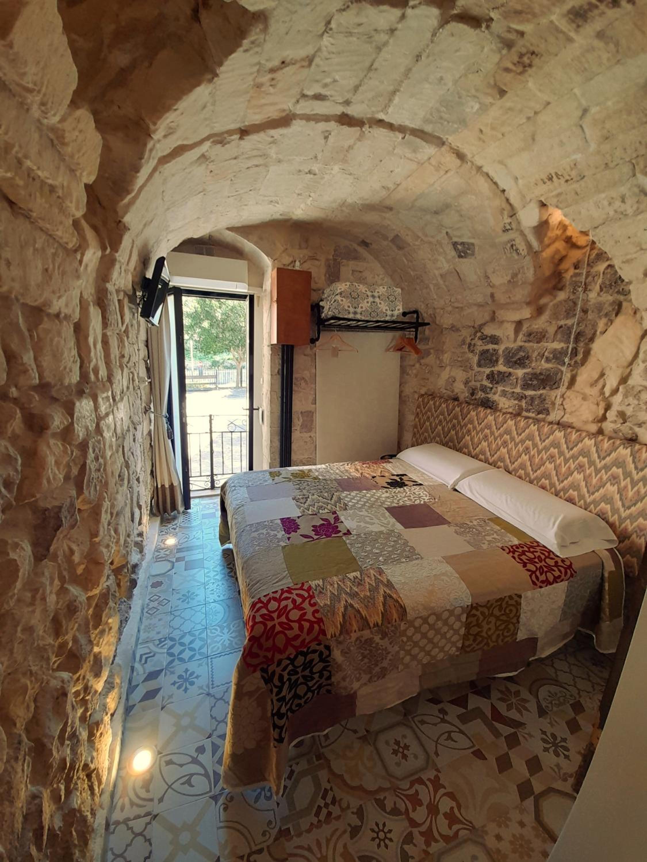 One-Bedroom House - Photo 10