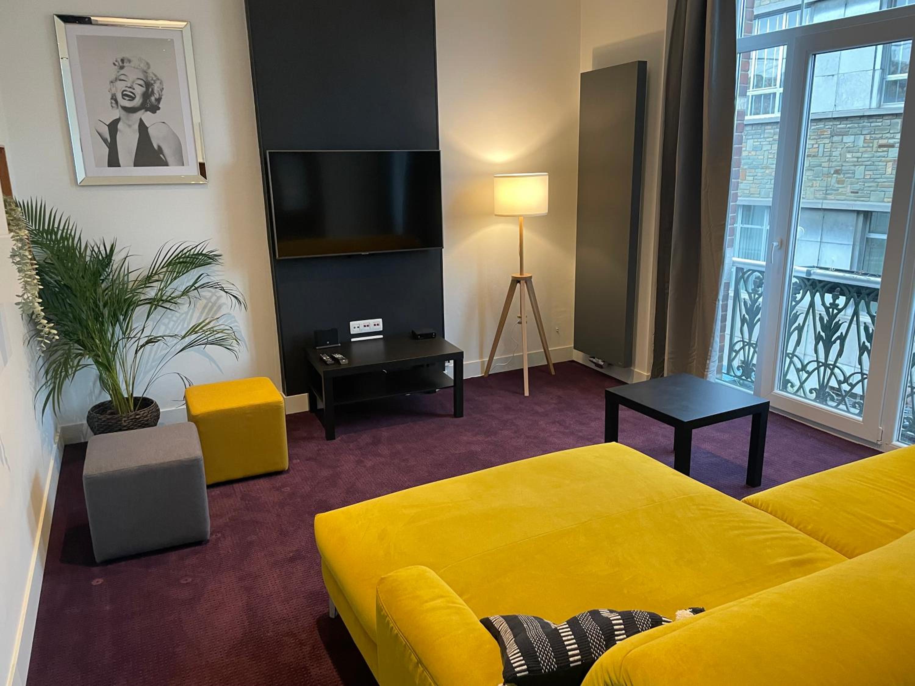 One-Bedroom Apartment - Photo 12