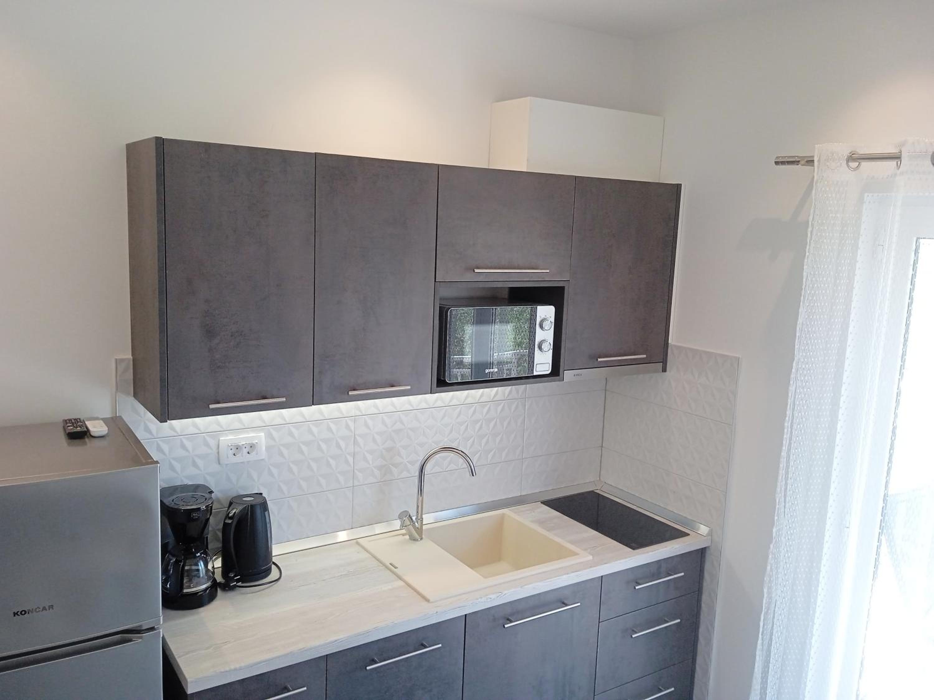 One-Bedroom Apartment - Photo 9
