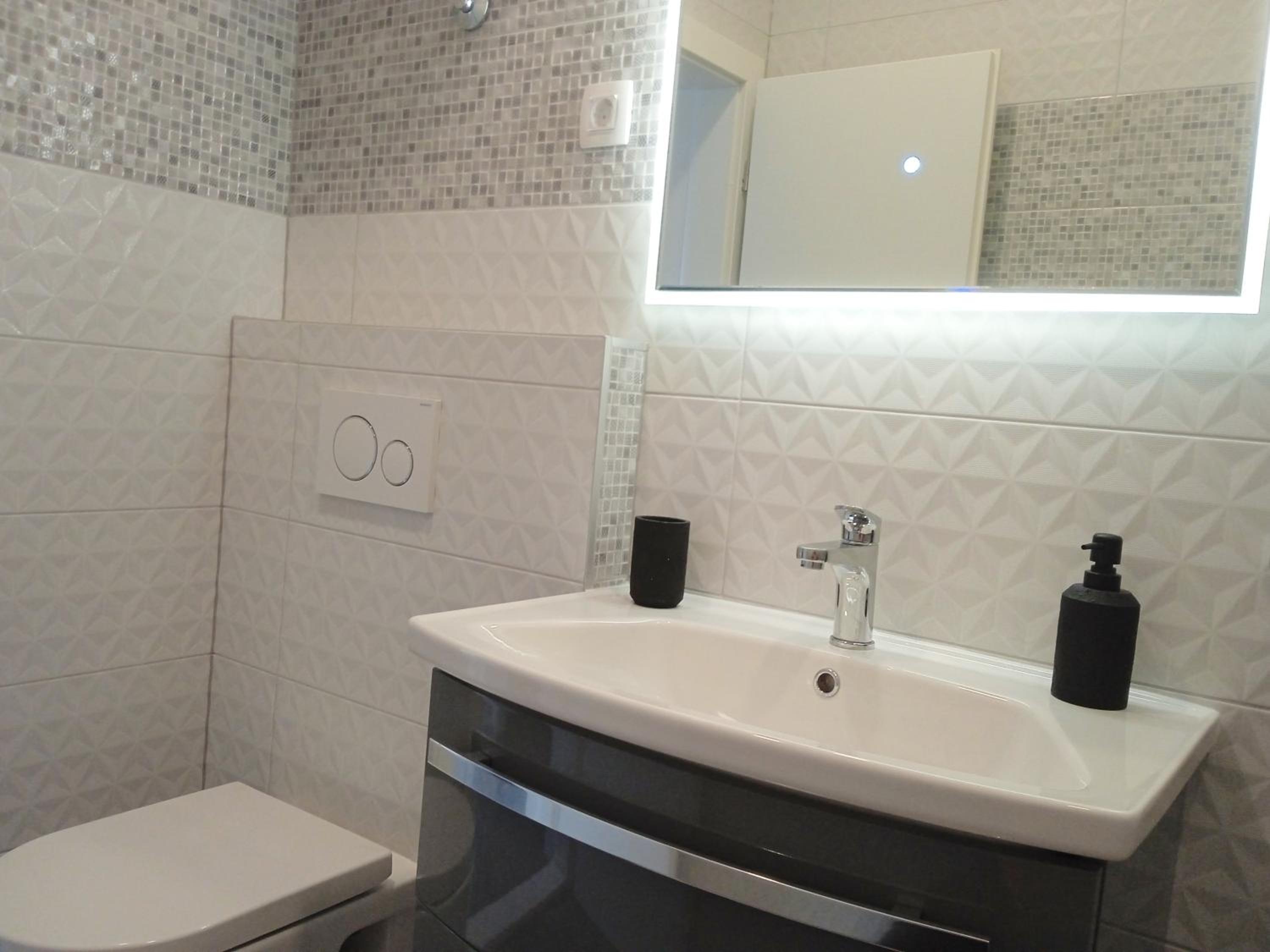 One-Bedroom Apartment - Photo 8