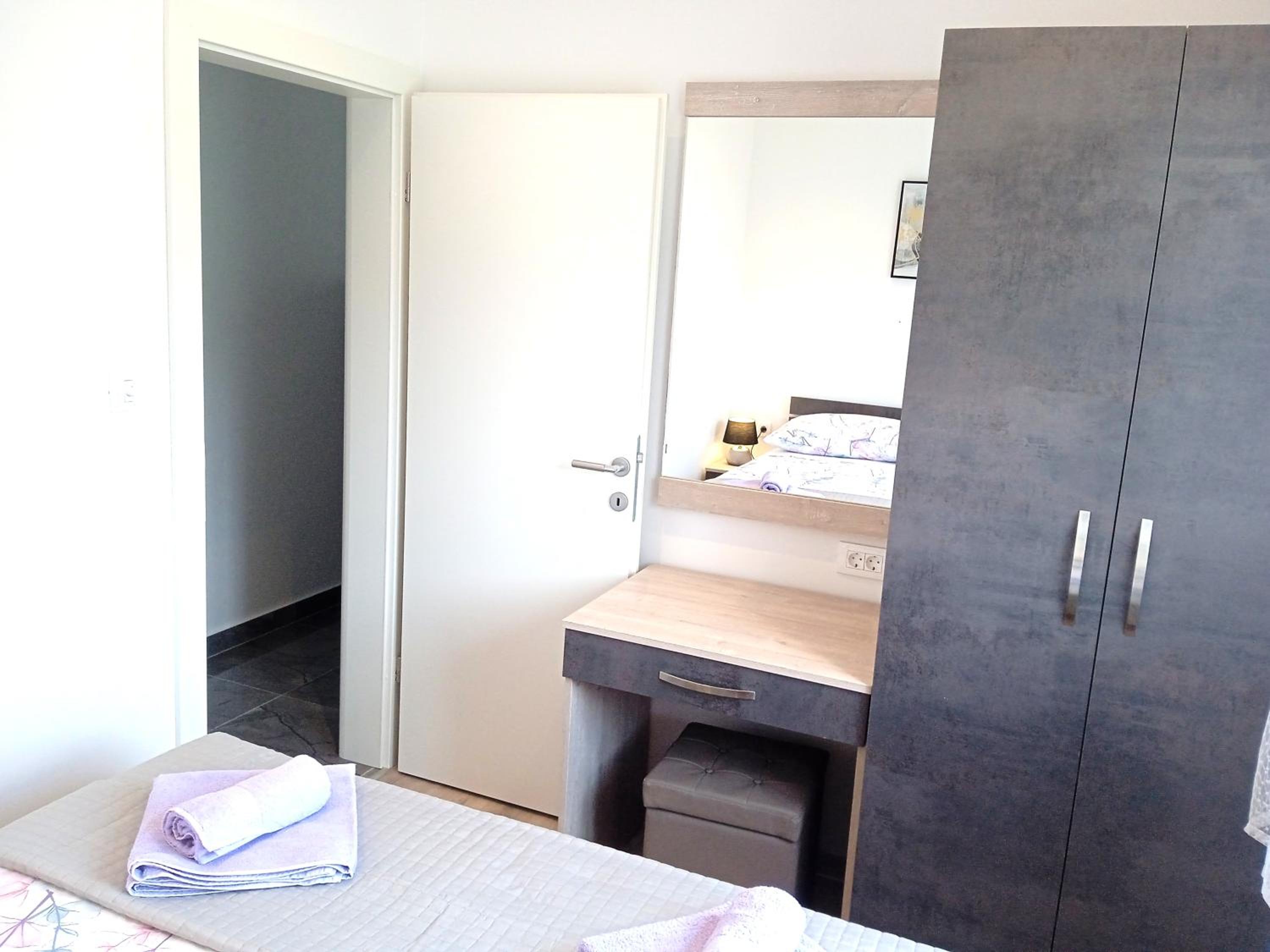 One-Bedroom Apartment - Photo 3