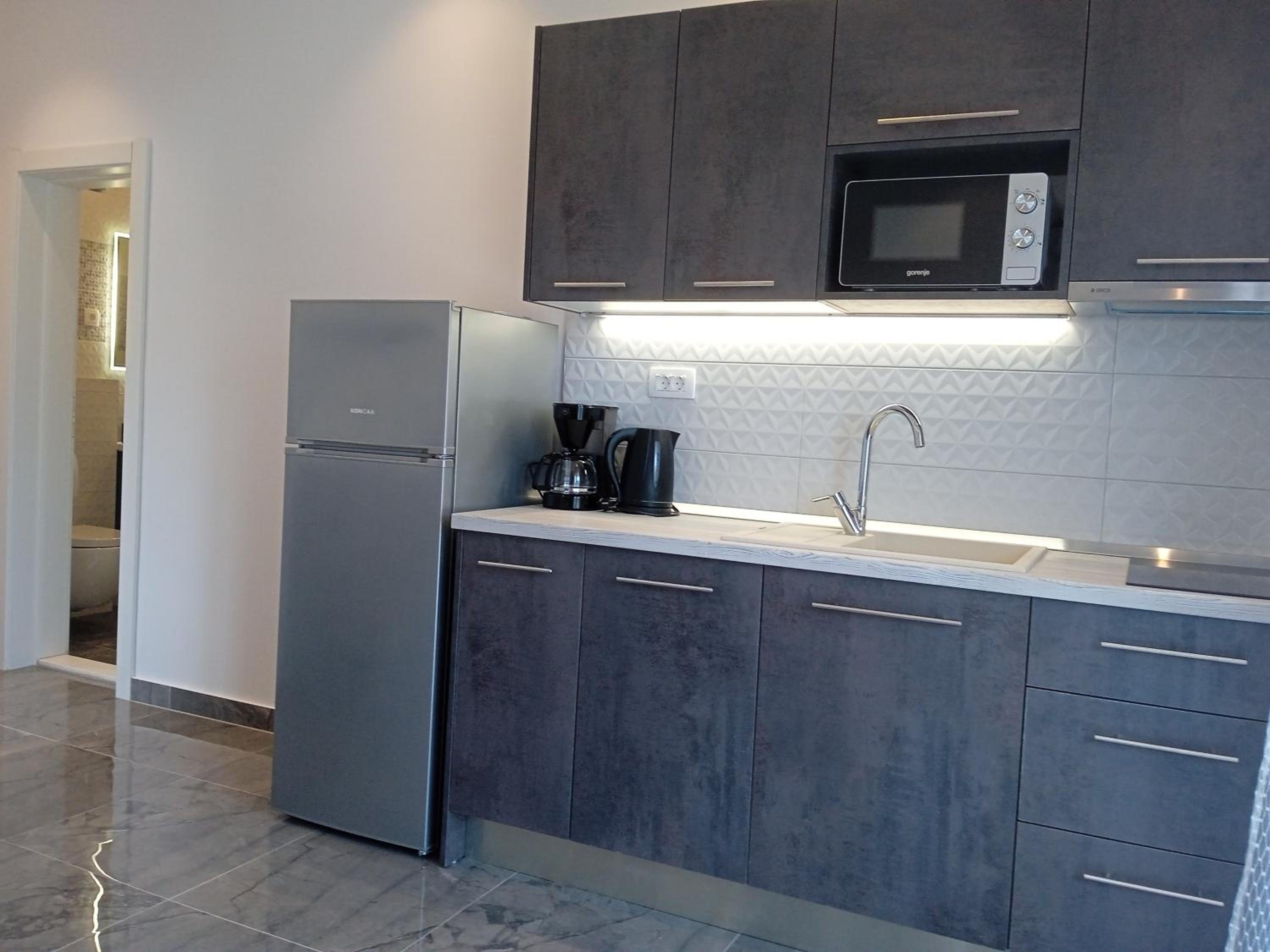 One-Bedroom Apartment - Photo 5