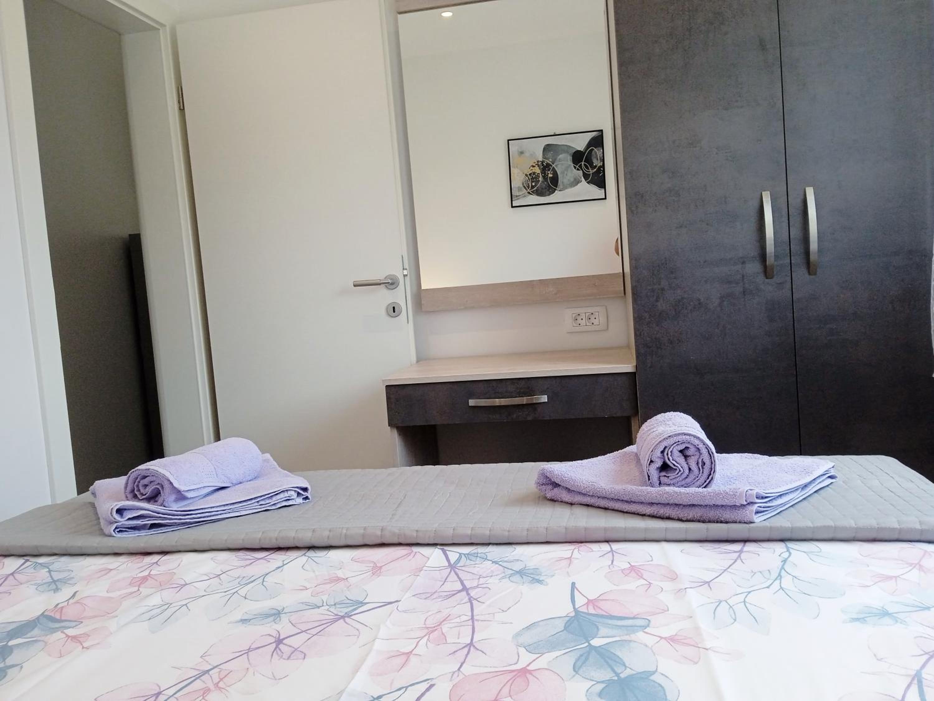 One-Bedroom Apartment - Photo 6