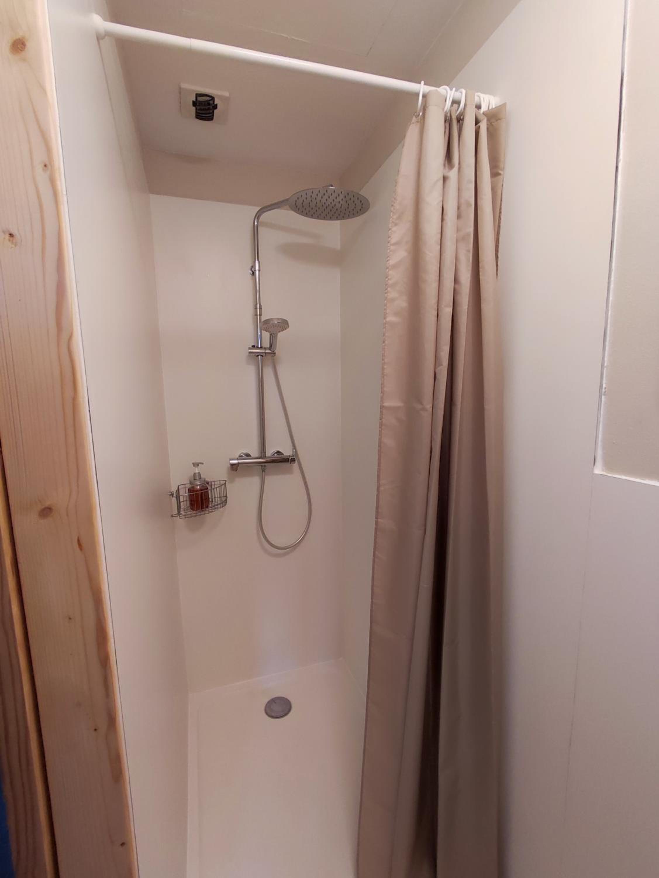 Double Room with Private Bathroom photo 2