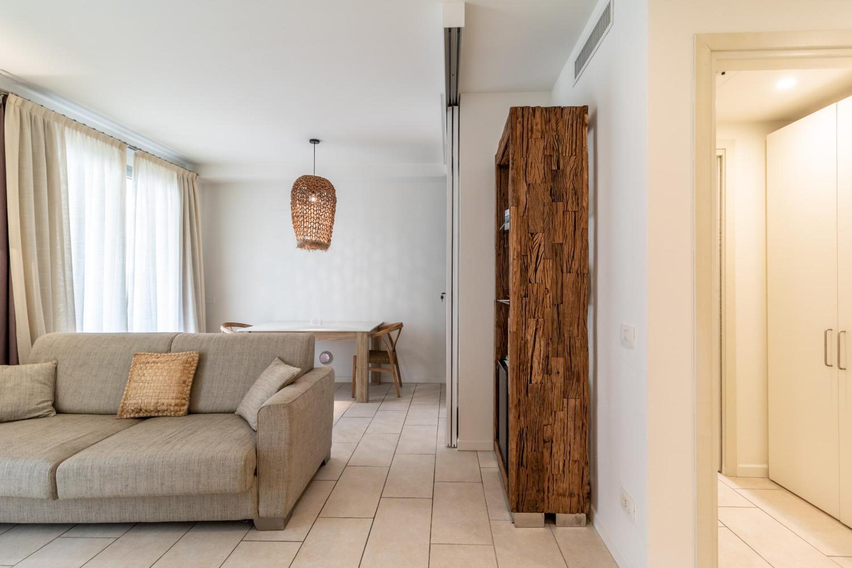 Comfort Quadruple Suite - Photo 9