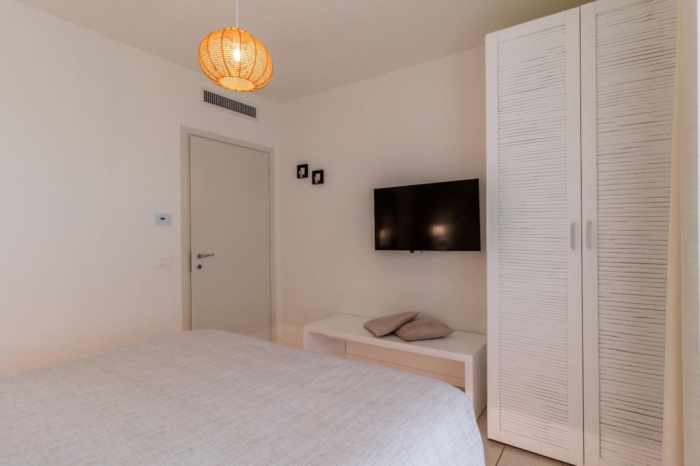 Superior Suite with Sea View - Photo 3