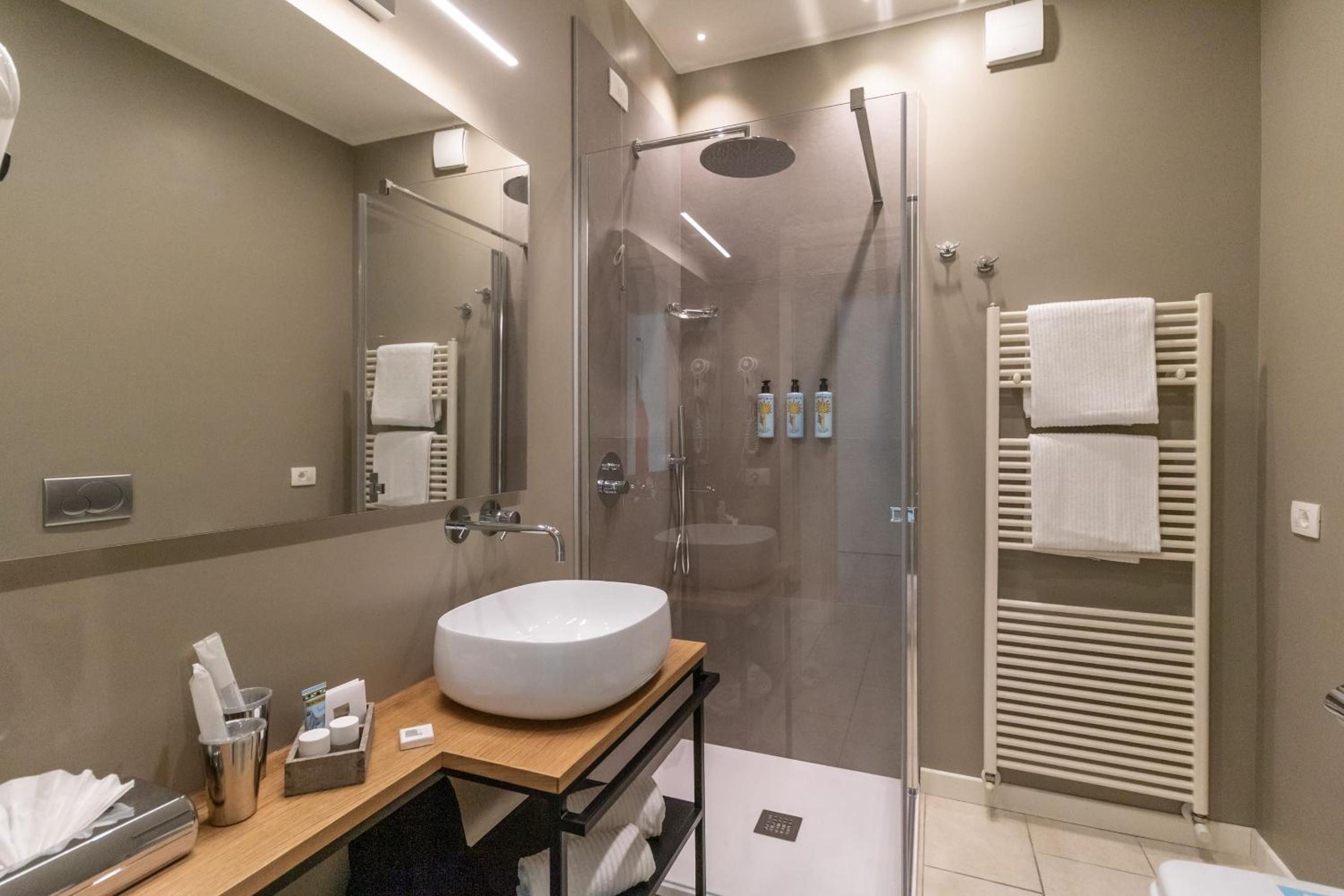 Superior Suite with Sea View - Photo 5