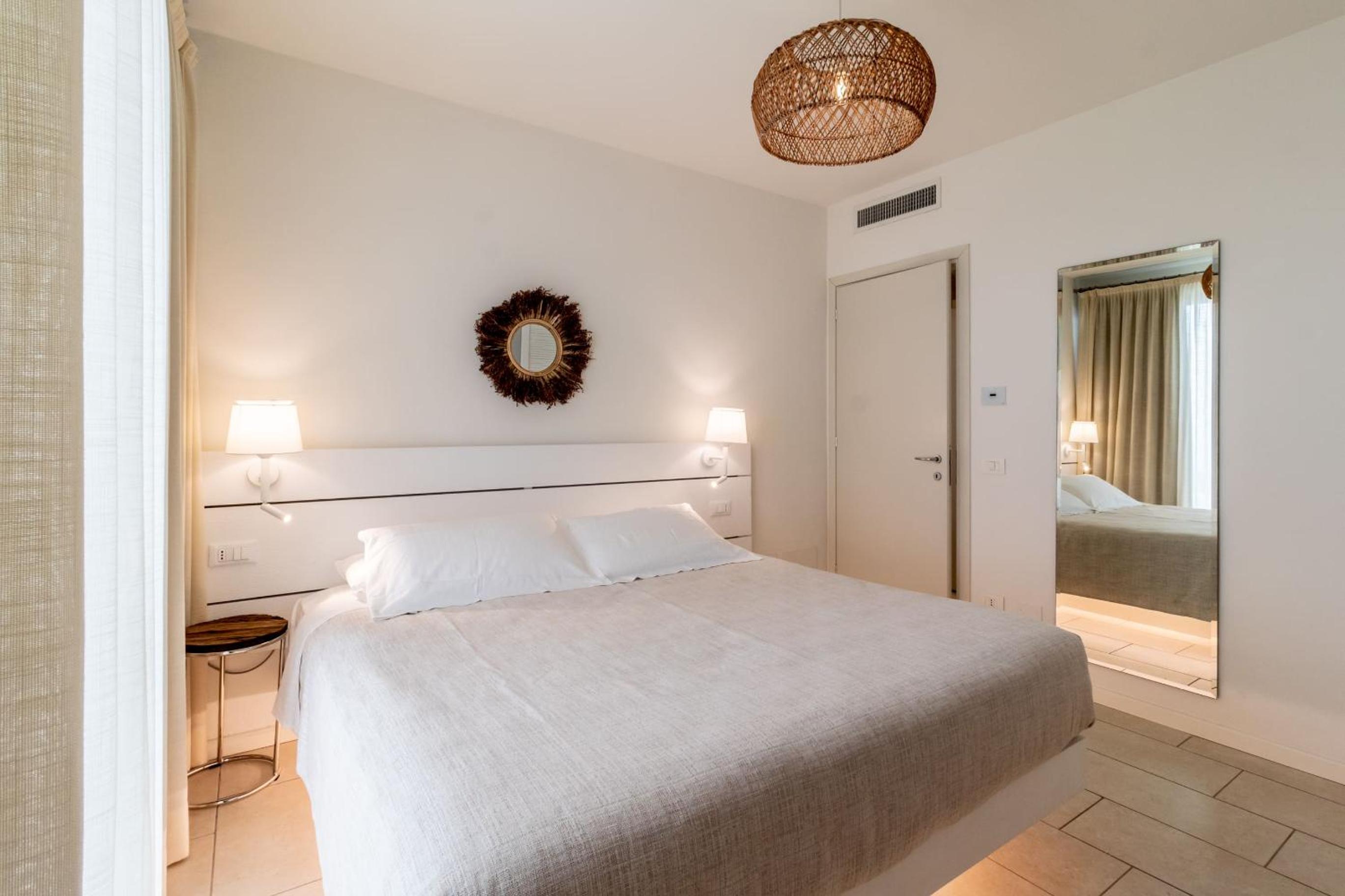 Superior Suite with Sea View - Photo 9