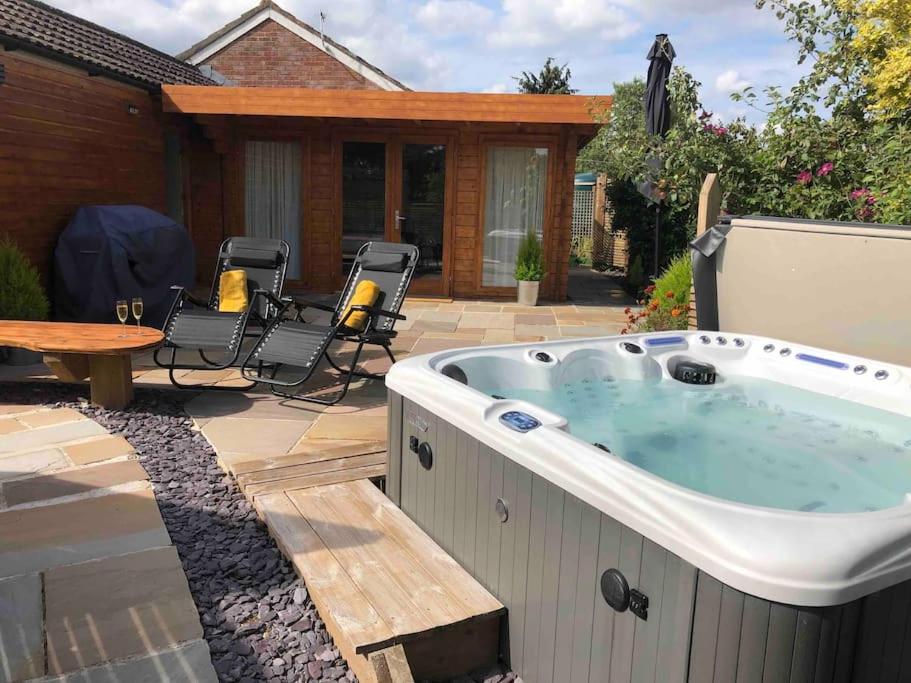 Double Room with Private Bathroom - Photo 14
