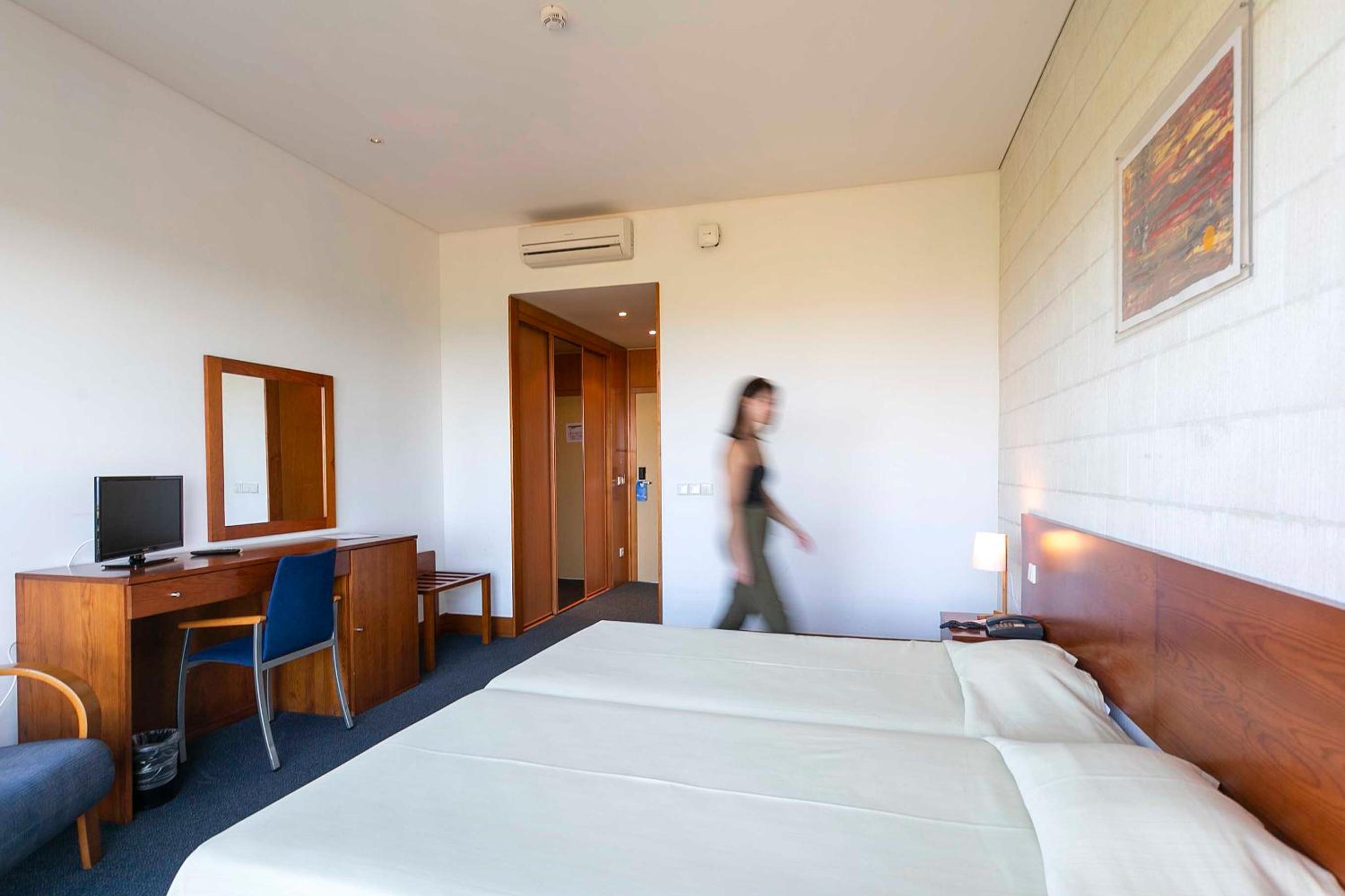 Twin Room - Photo 2