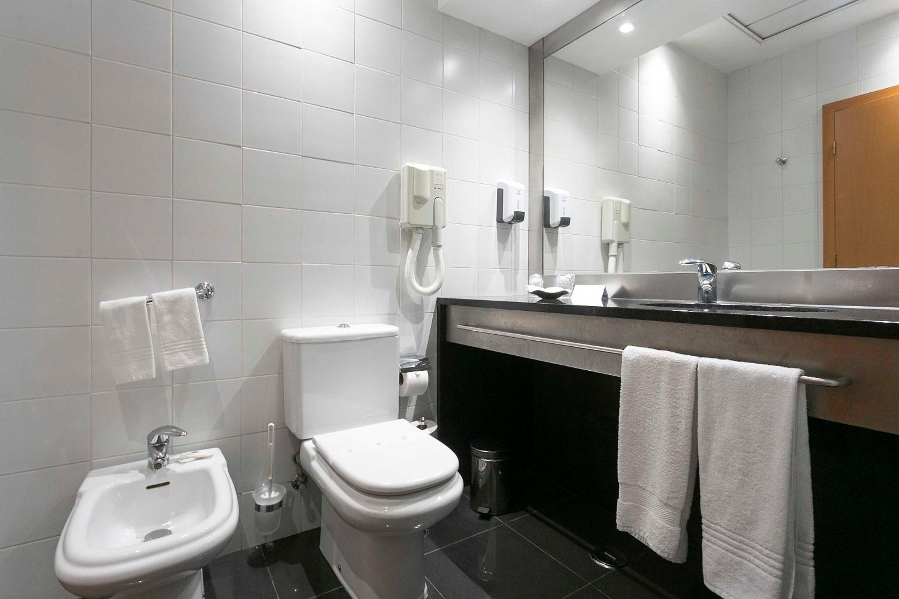 Twin Room - Photo 7