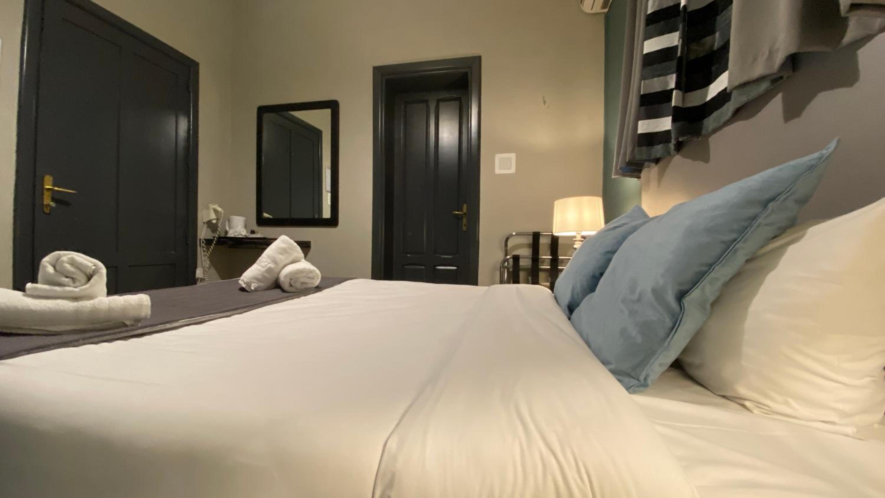 Small Economy Double Room - Photo 11