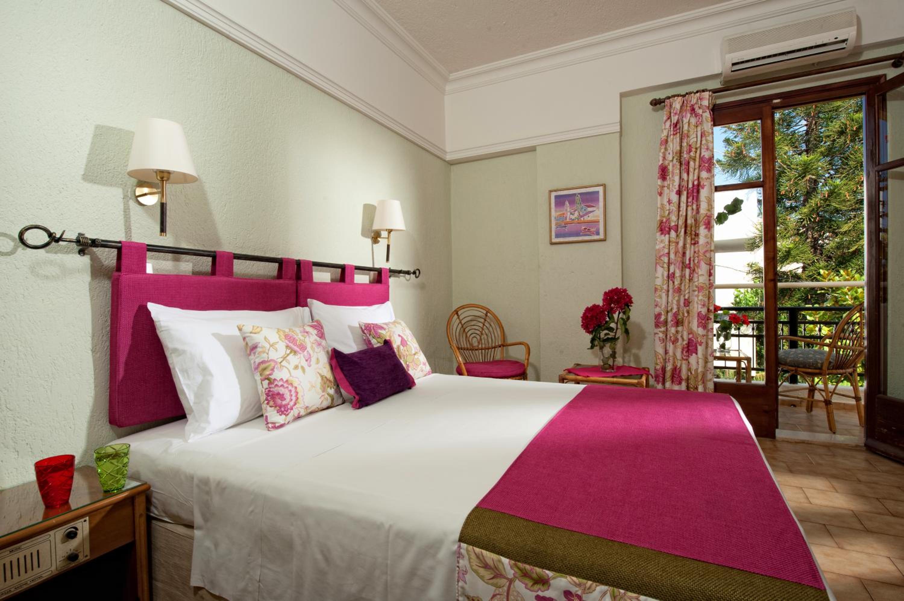 Double or Twin Room - Photo 5