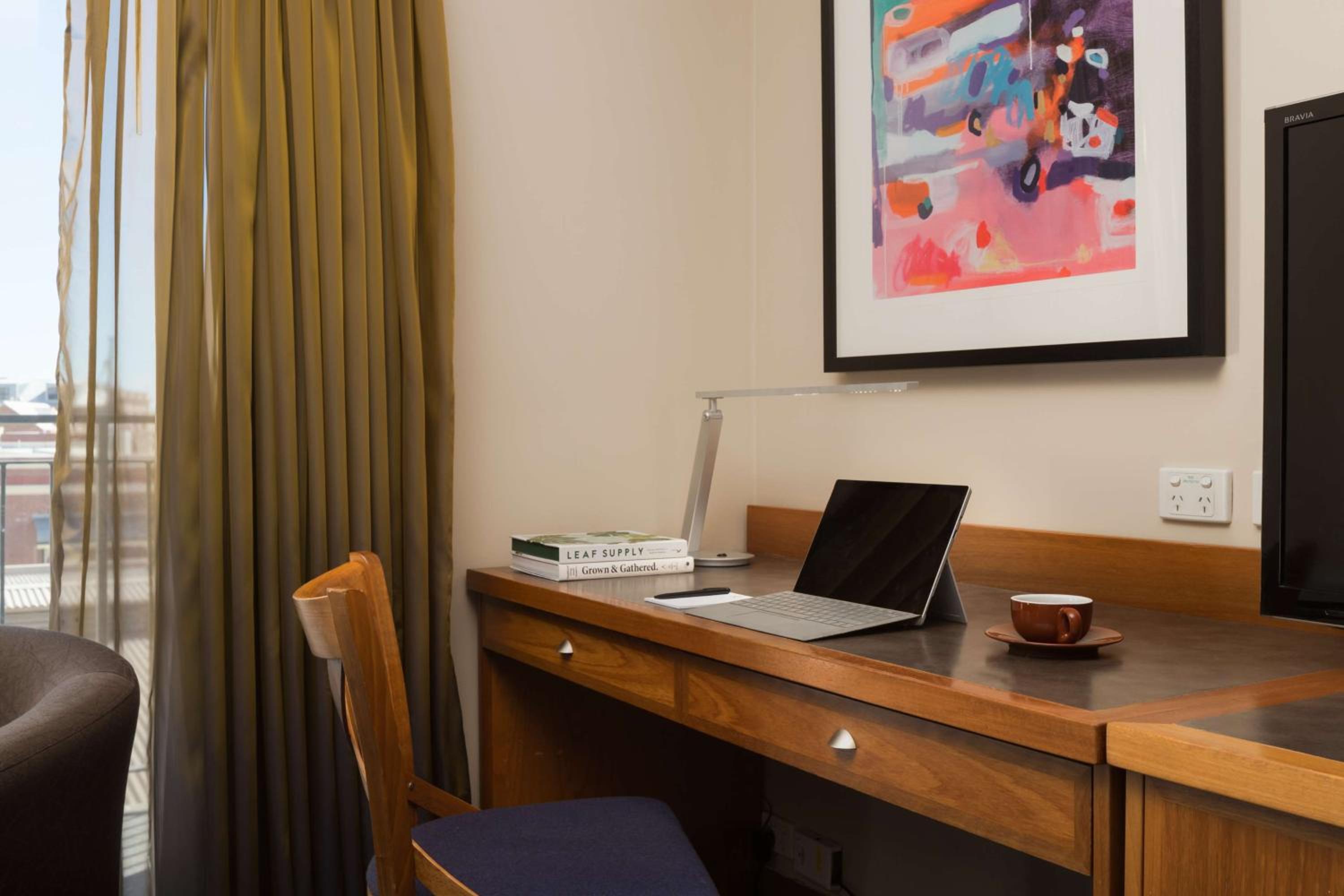 Queen Room - Disability Access - Photo 4
