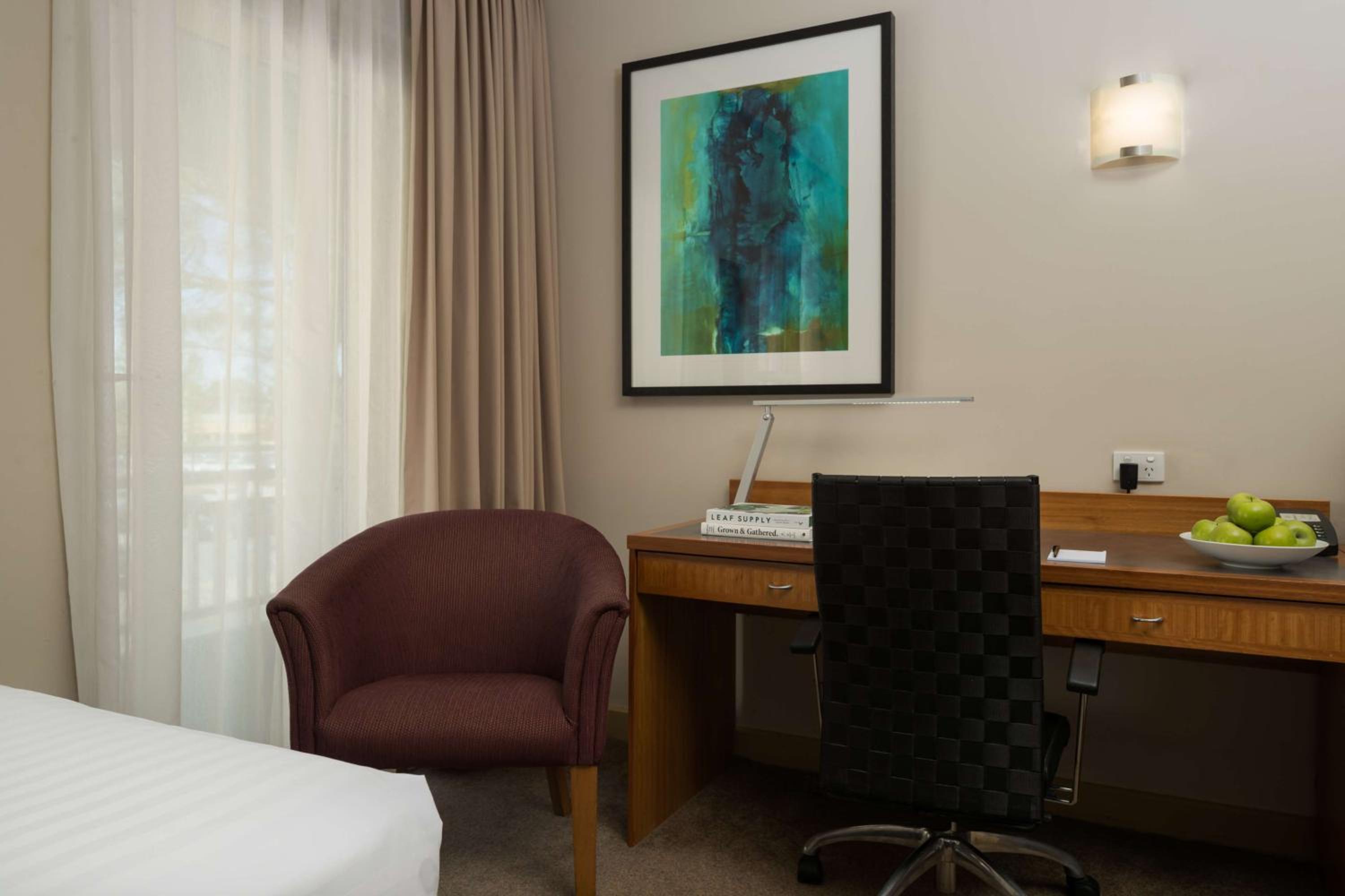Superior Twin Room with Pool View - Photo 3