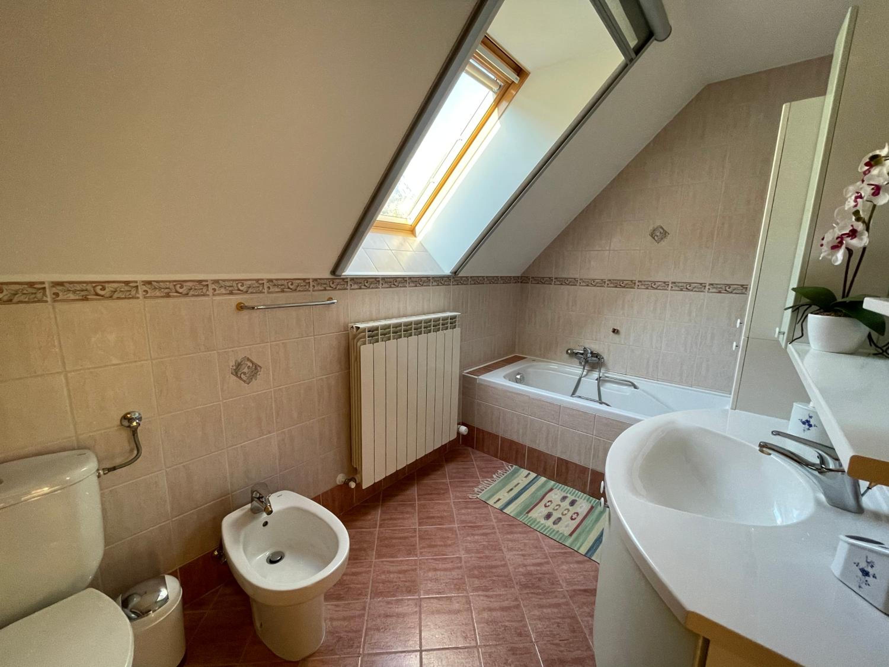 Three-Bedroom Apartment with Balcony photo 3