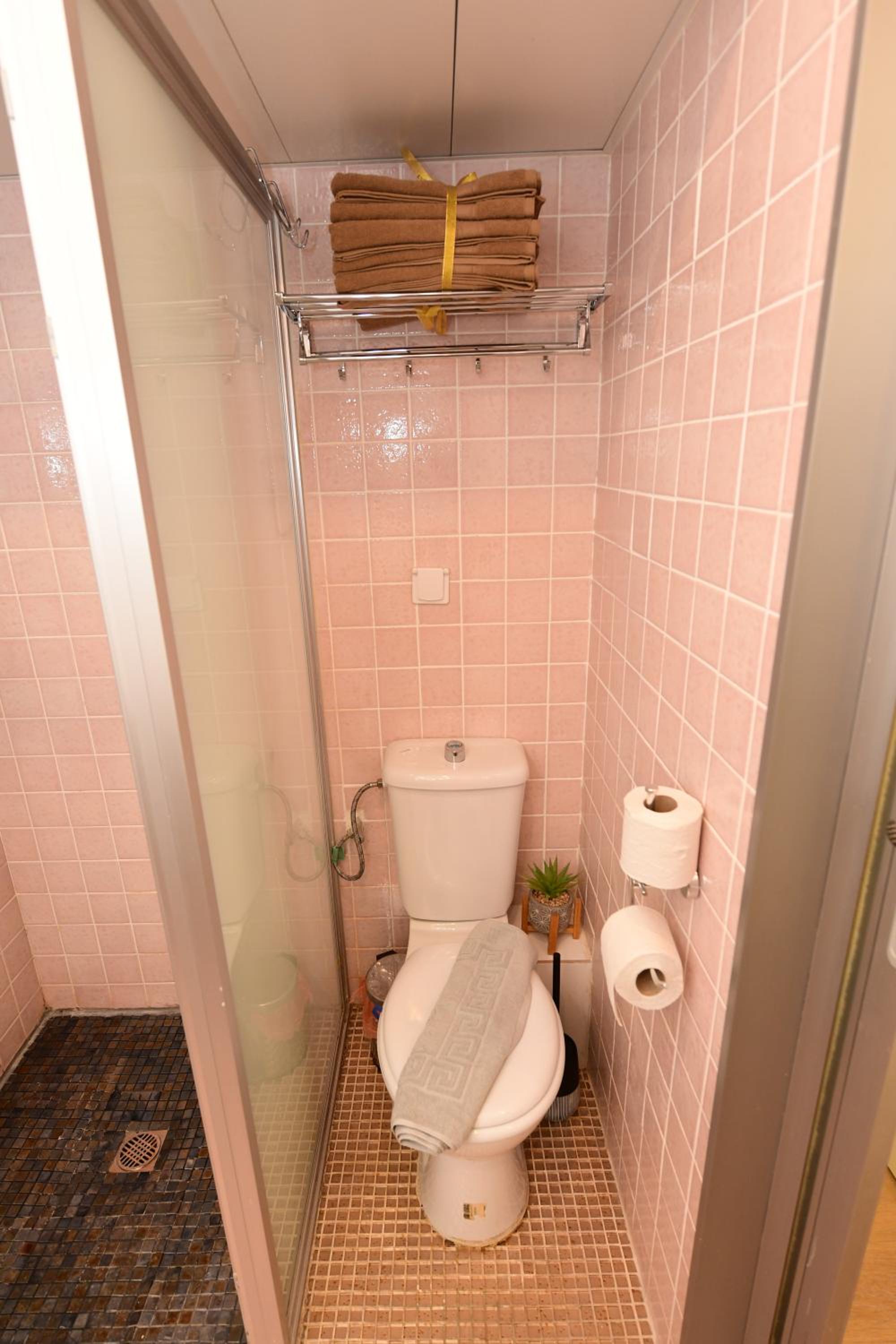 One-Bedroom Apartment - Photo 34