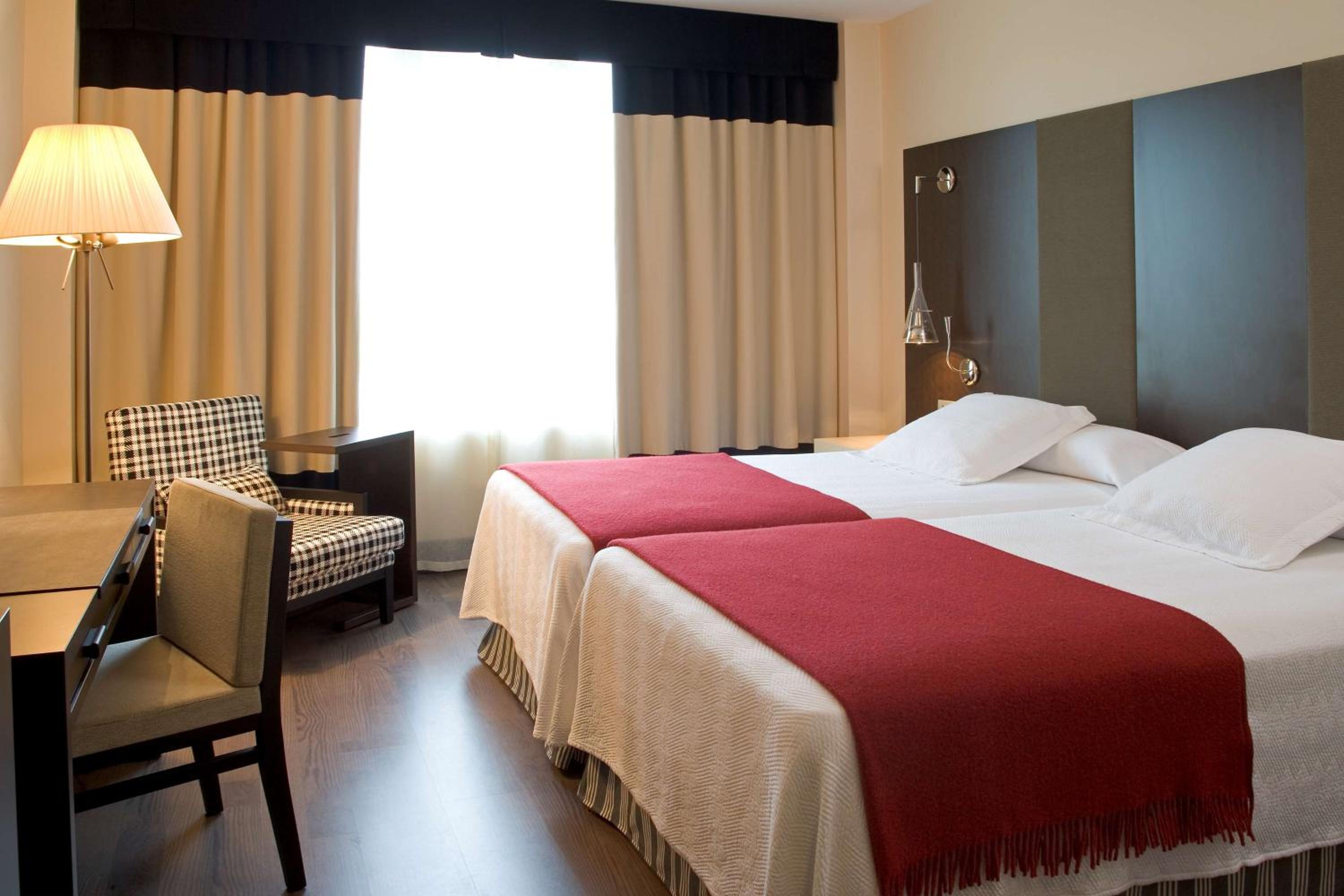 Standard Double or Twin Room - Photo 3