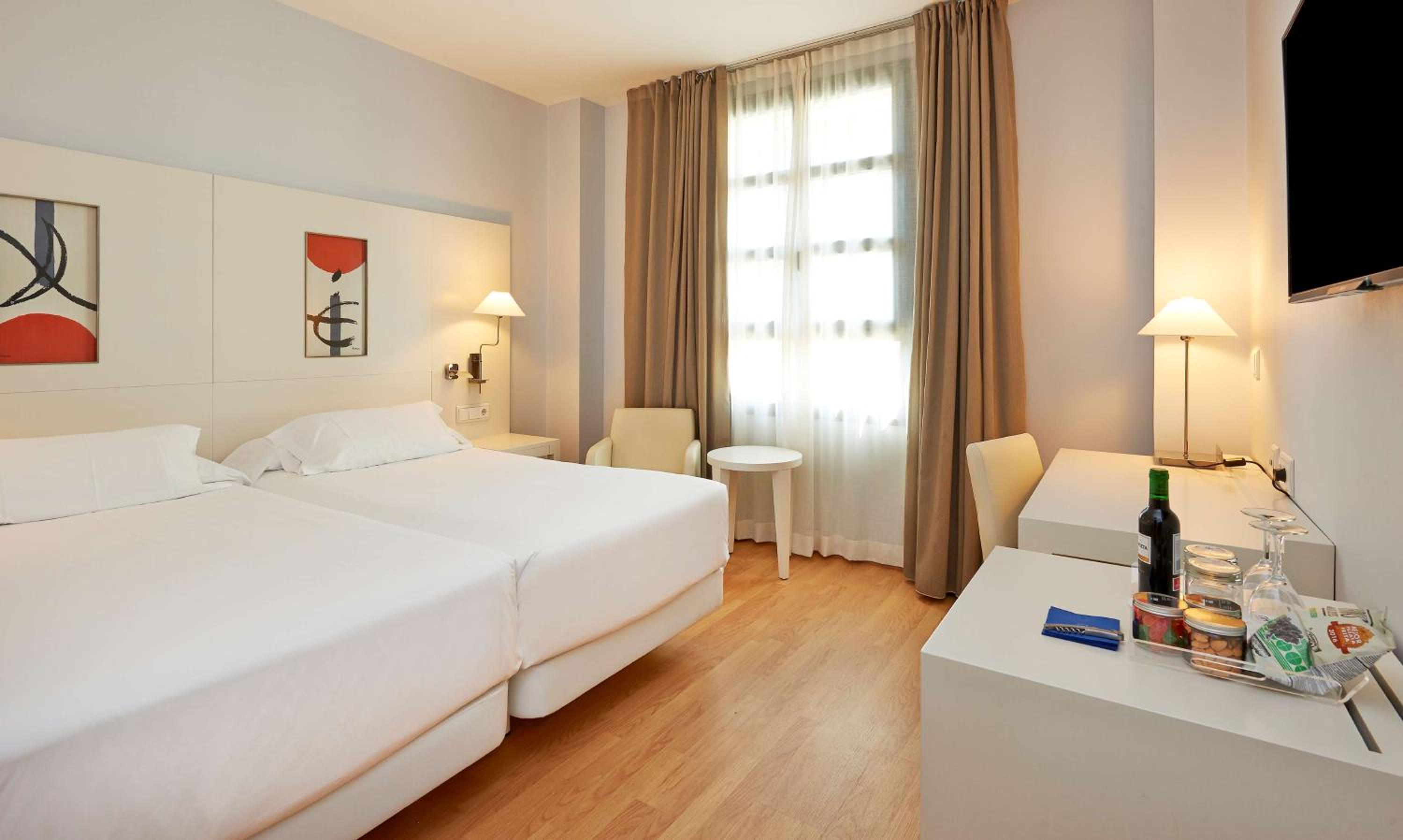 Standard Double or Twin Room - Photo 2