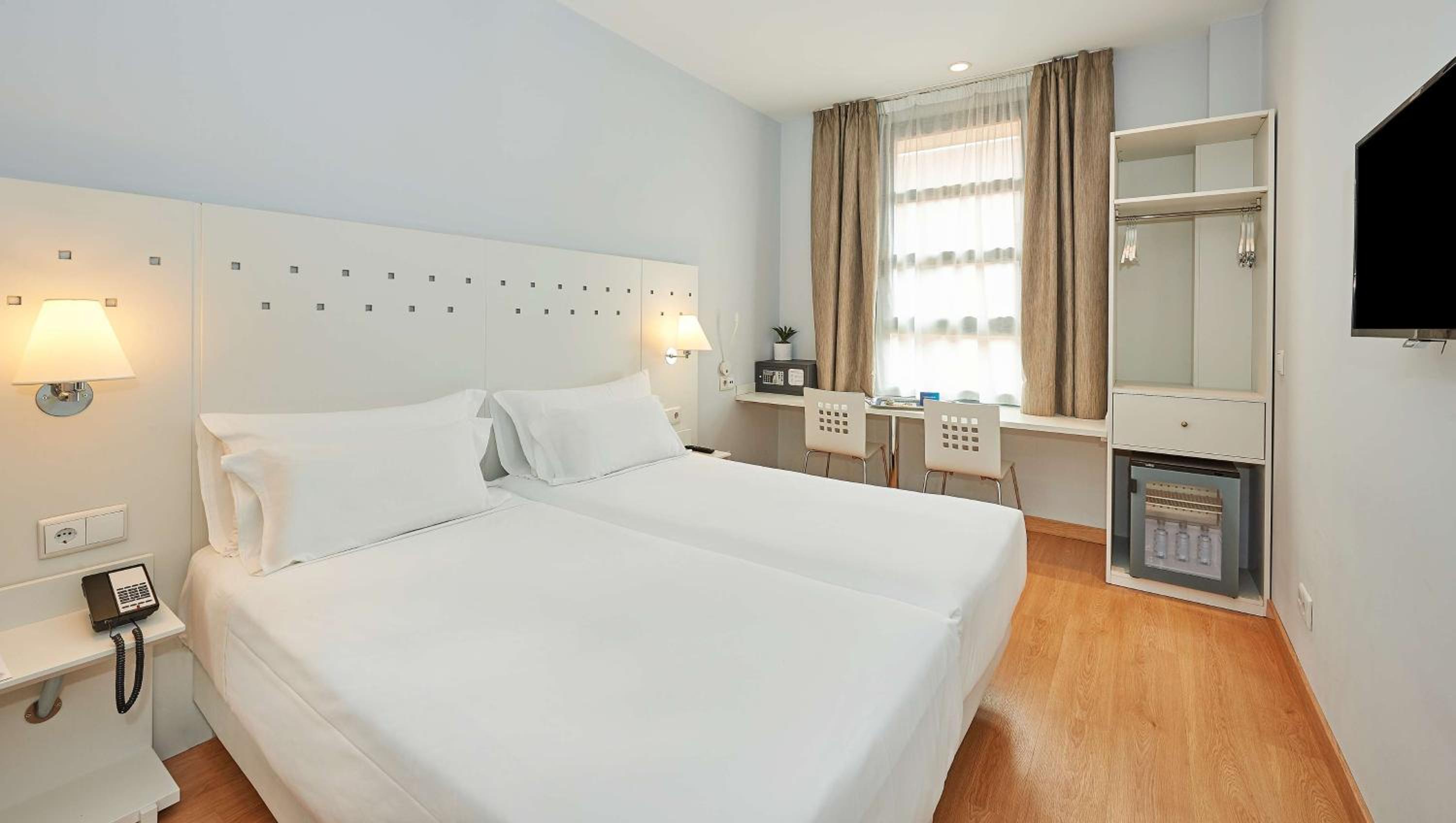 Standard Double or Twin Room - Photo 4