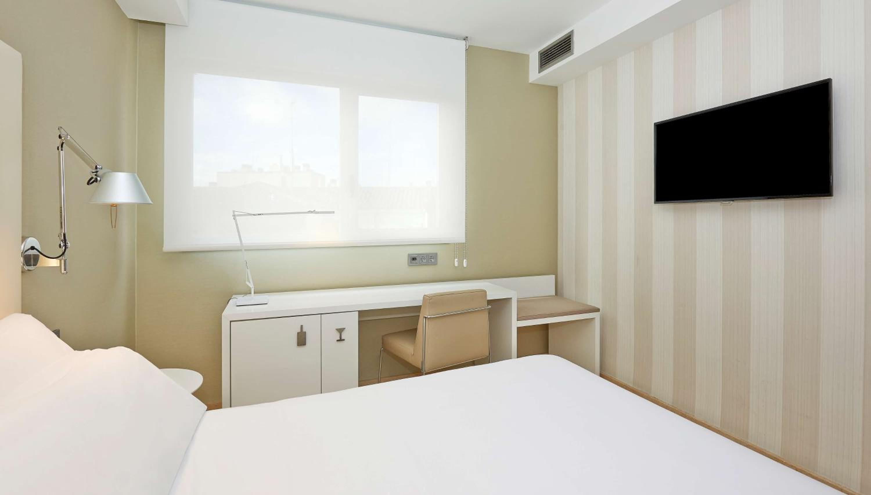 Standard Double Room - Photo 2