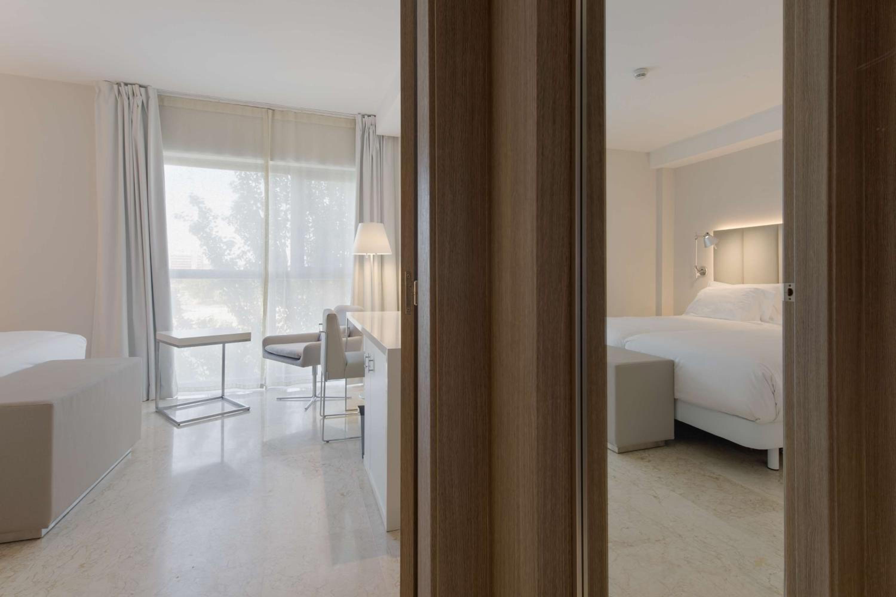 Family Room with View - Photo 6