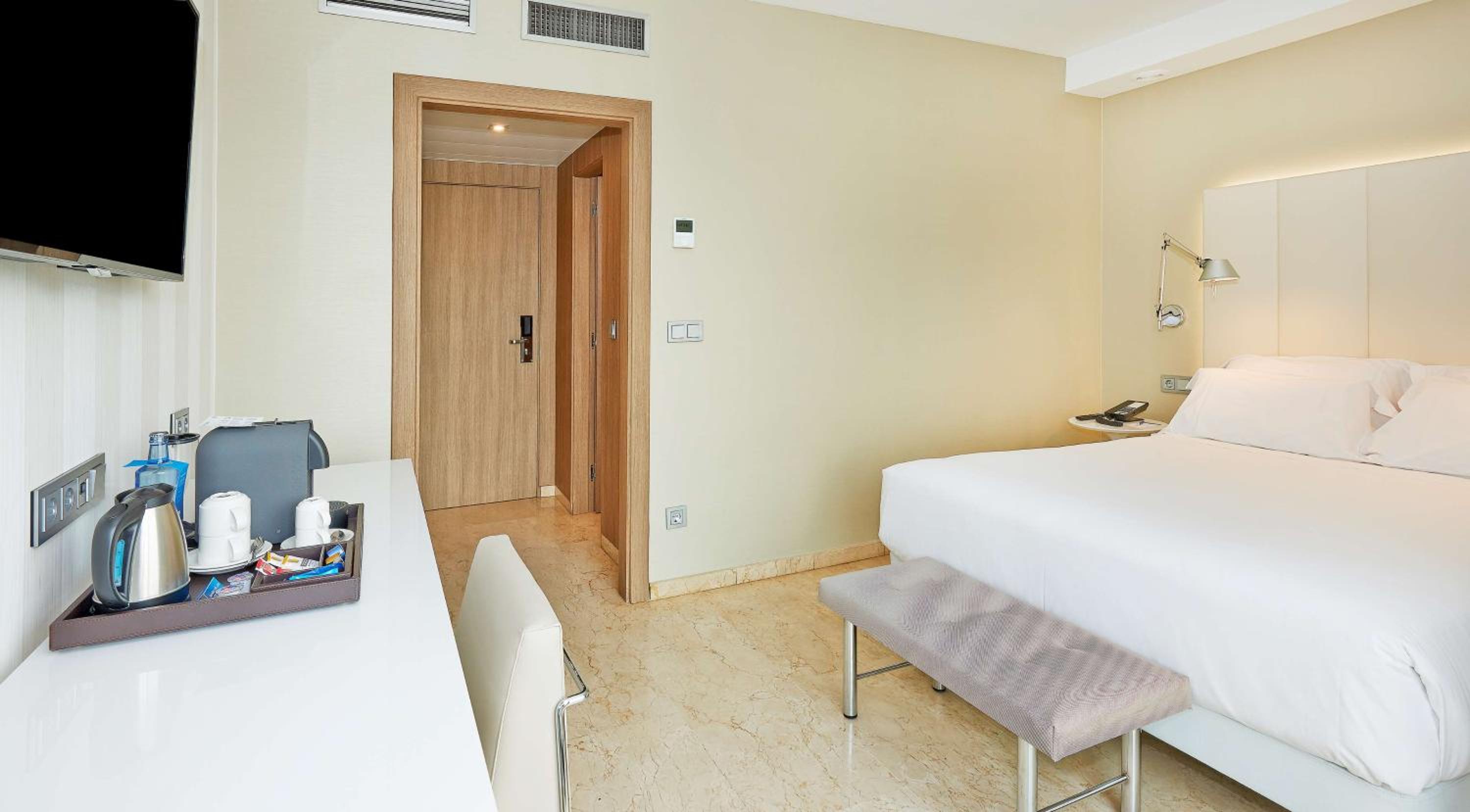Standard Twin Room with View  - Photo 2