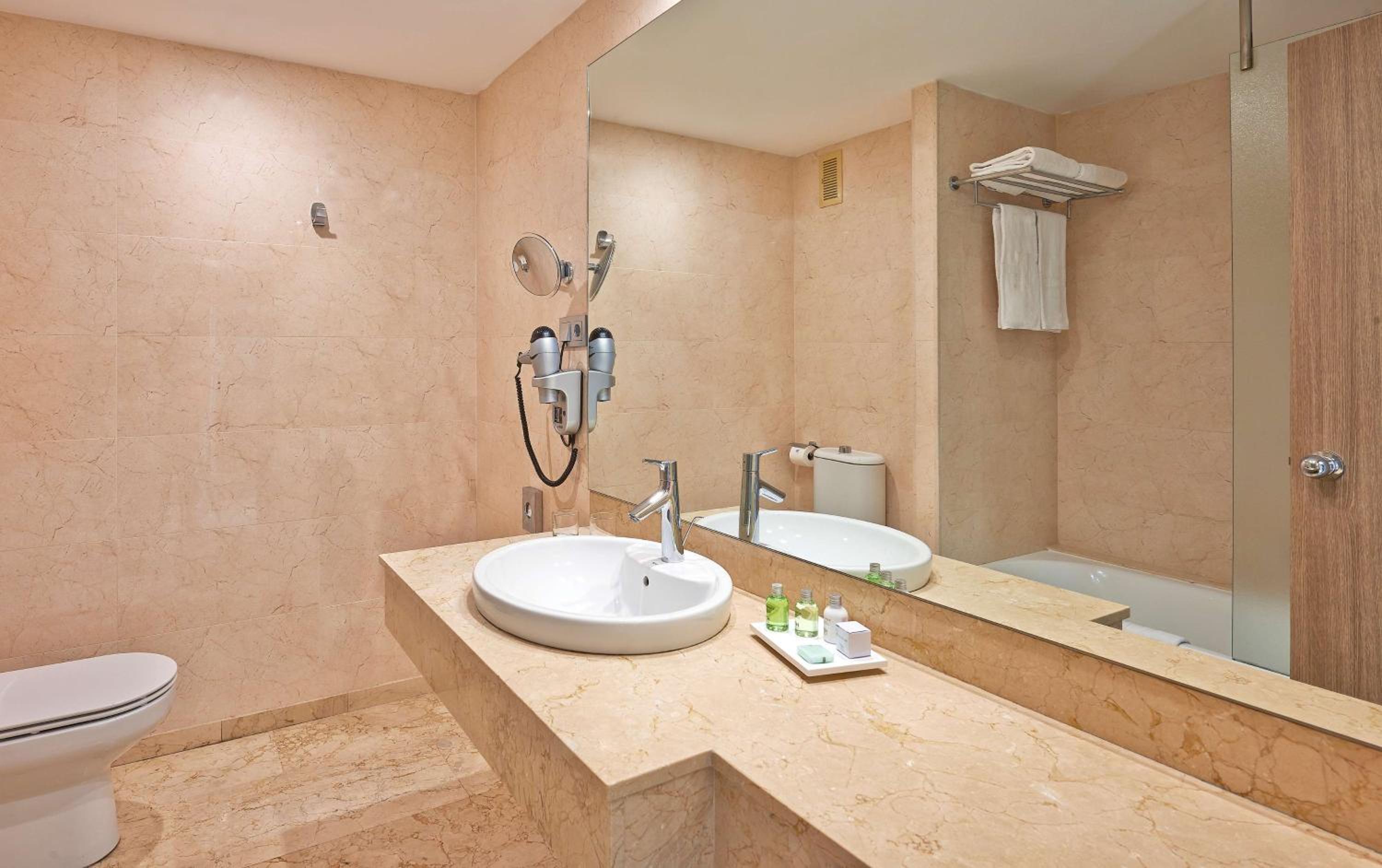 Standard Double Room - Photo 3