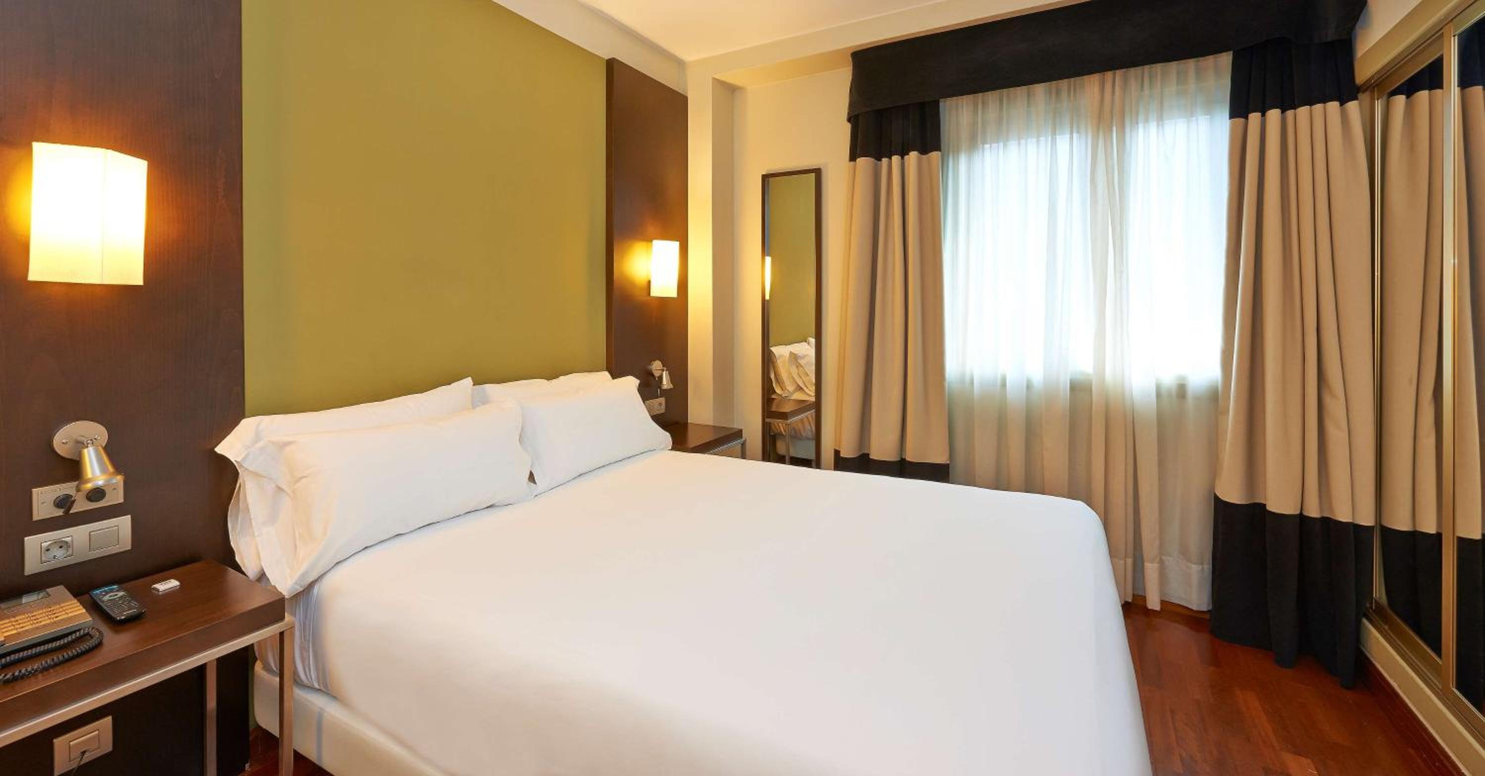 Family Adjoining Room (2 Adults + 2 Children) photo 2