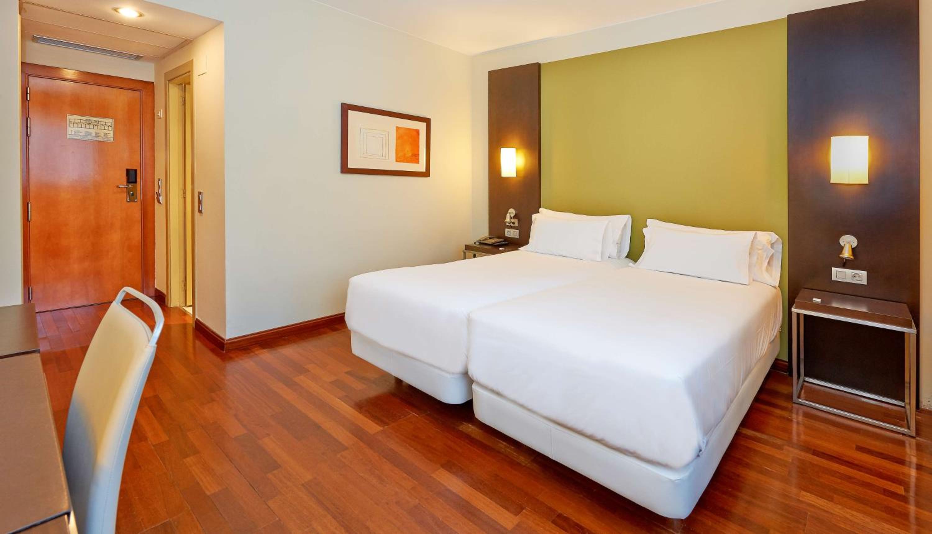 Family Adjoining Room with Extra Bed (4 Adults + 1 Child) photo 2