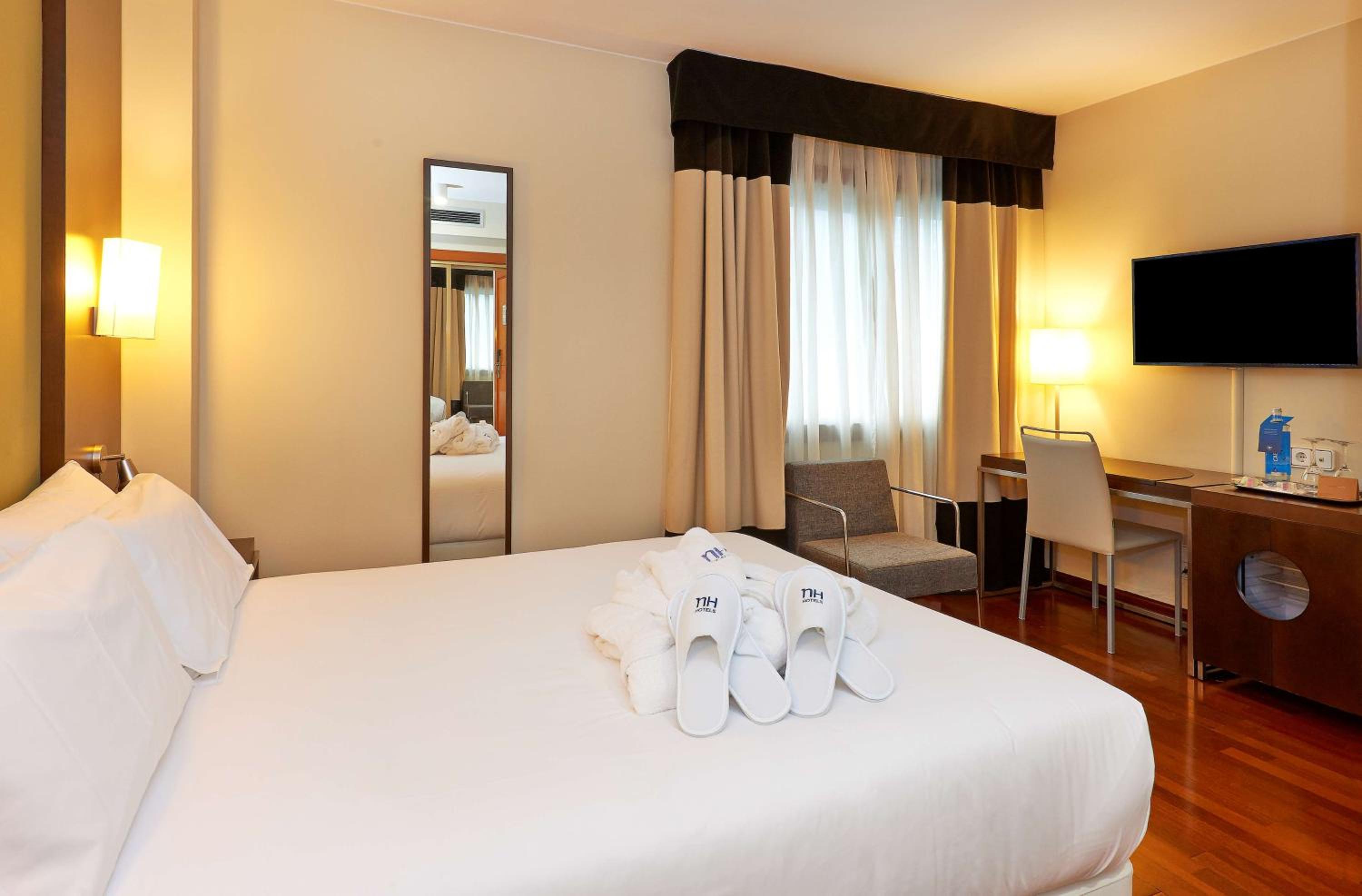Family Adjoining Room with Extra Bed (3 Adults + 2 Children) photo 2
