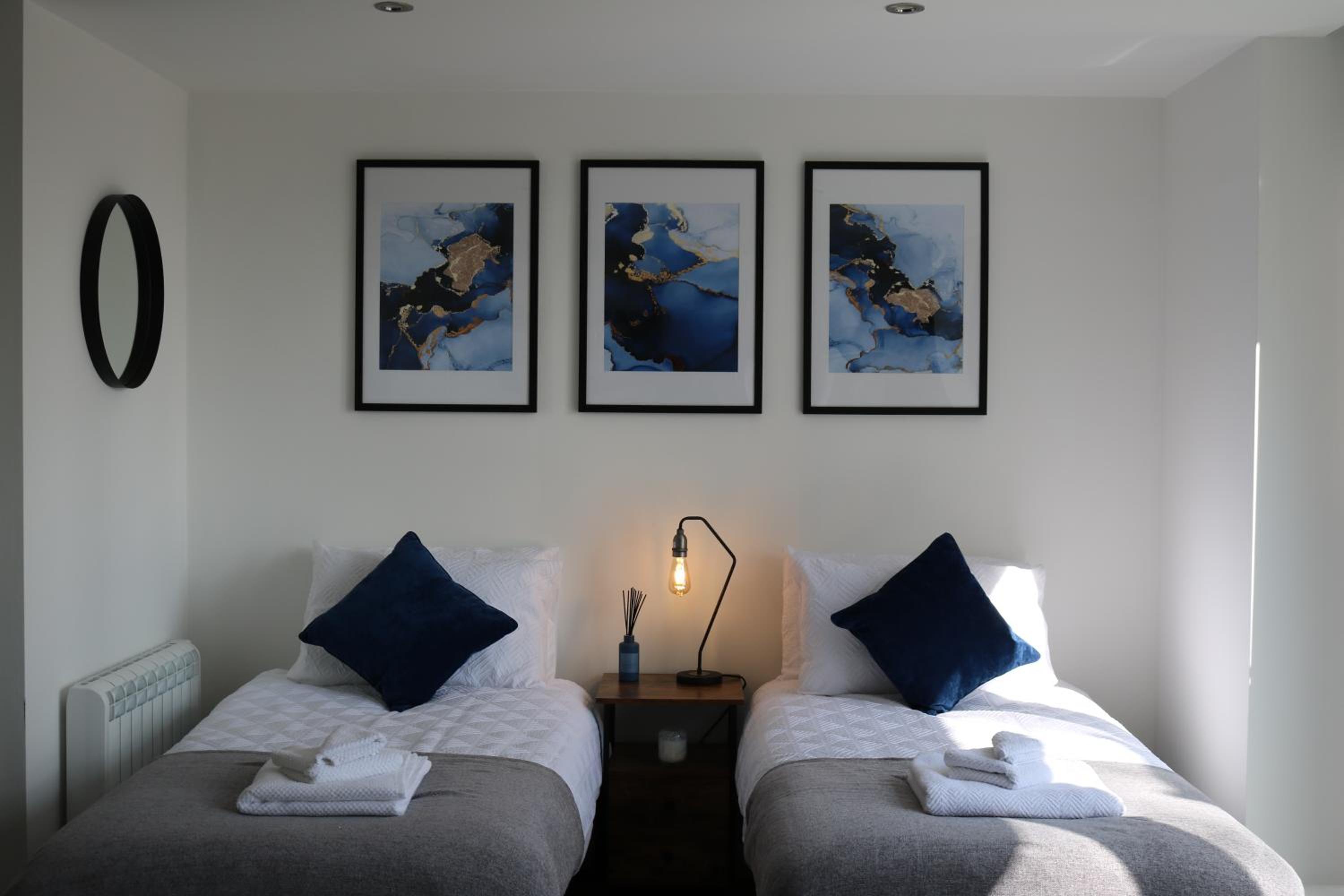 One-Bedroom Apartment photo 1
