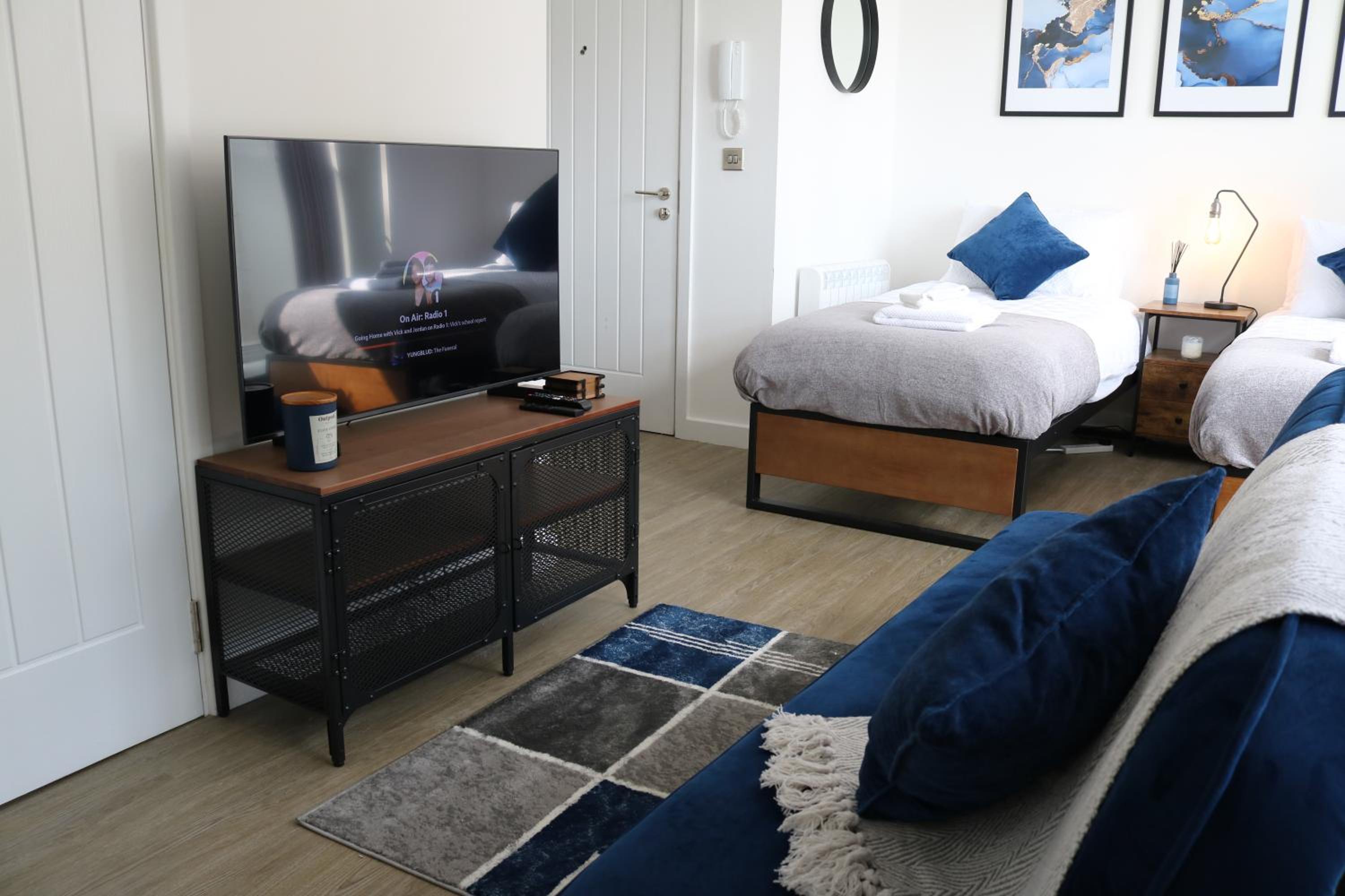 One-Bedroom Apartment photo 2