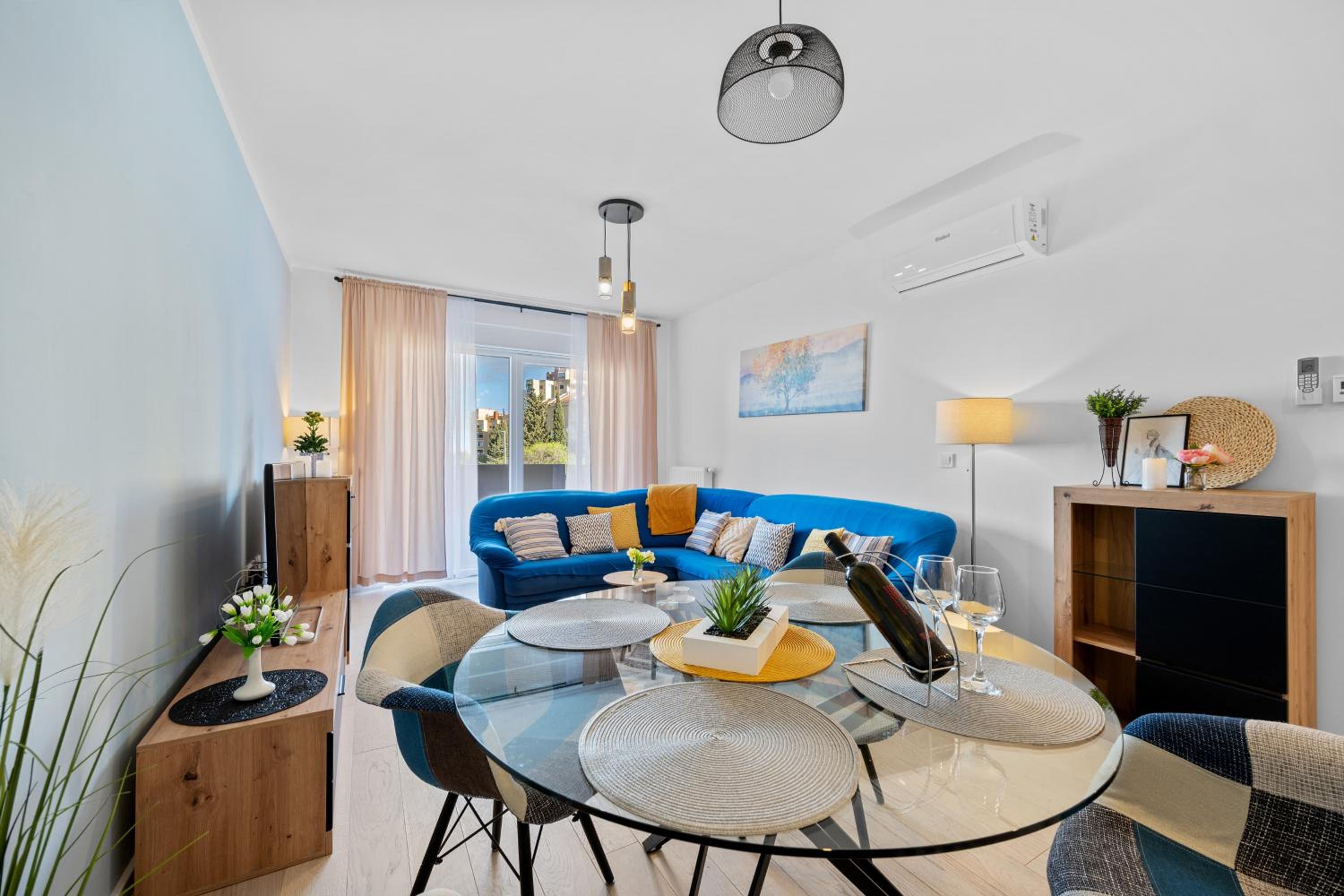 Two-Bedroom Apartment - Photo 2