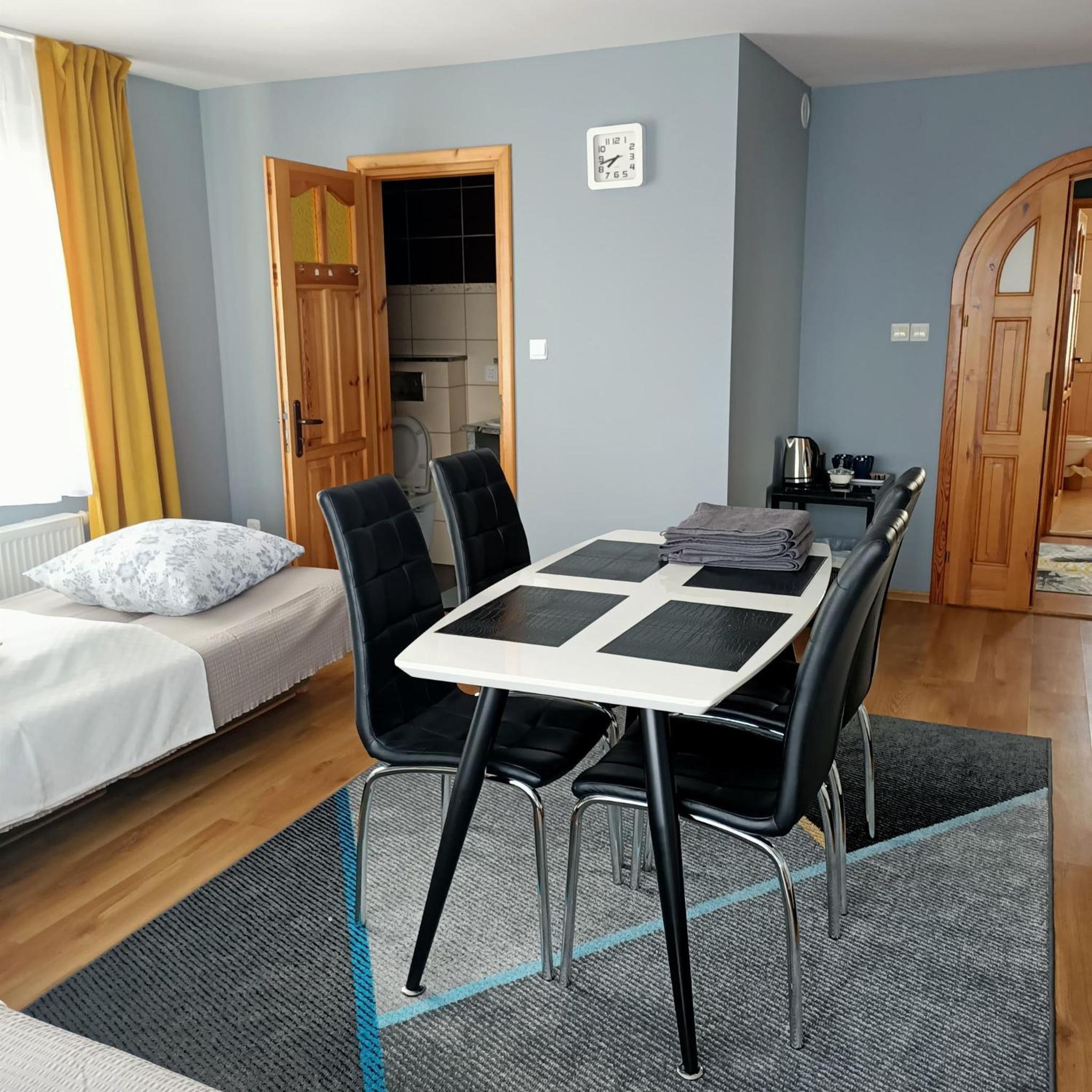 Quadruple Room with Bathroom - Photo 1