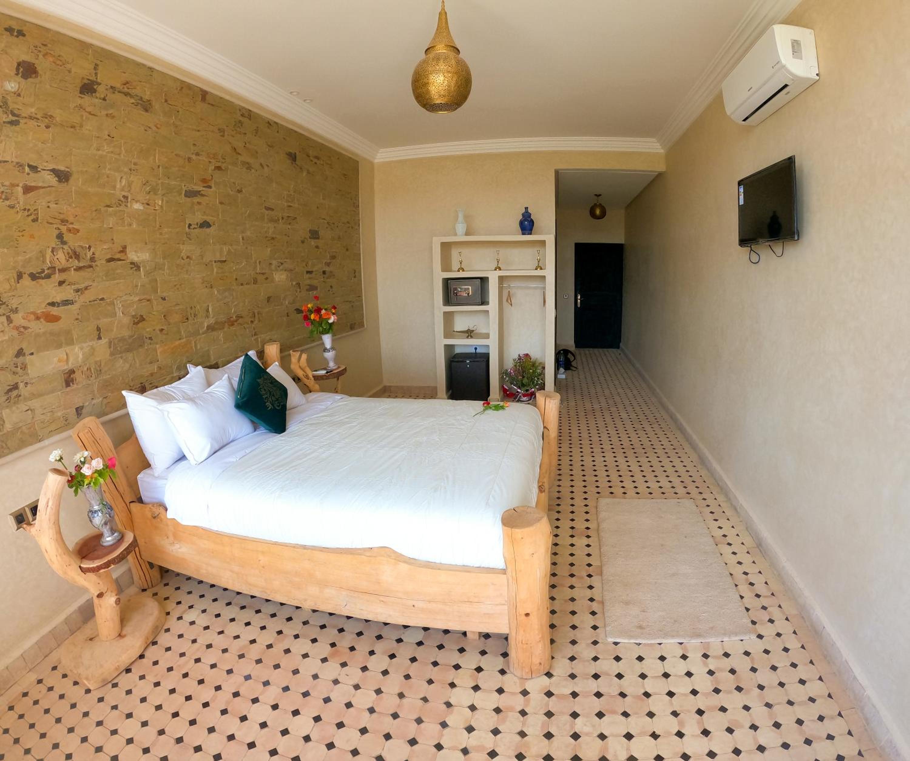 Double or Twin Room with Pool View - Photo 2
