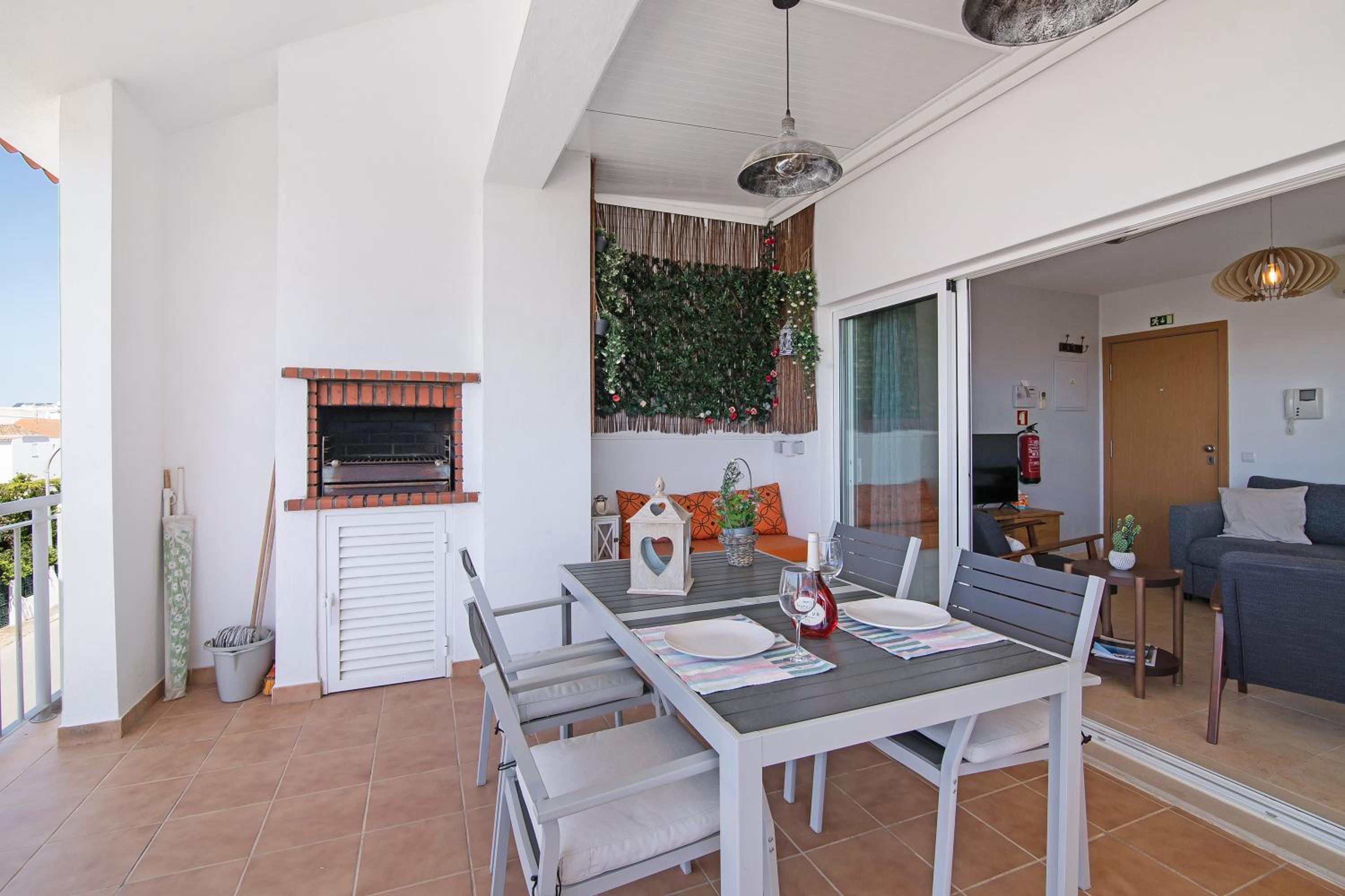 Two-Bedroom Deluxe Apartment with Garden View photo 3