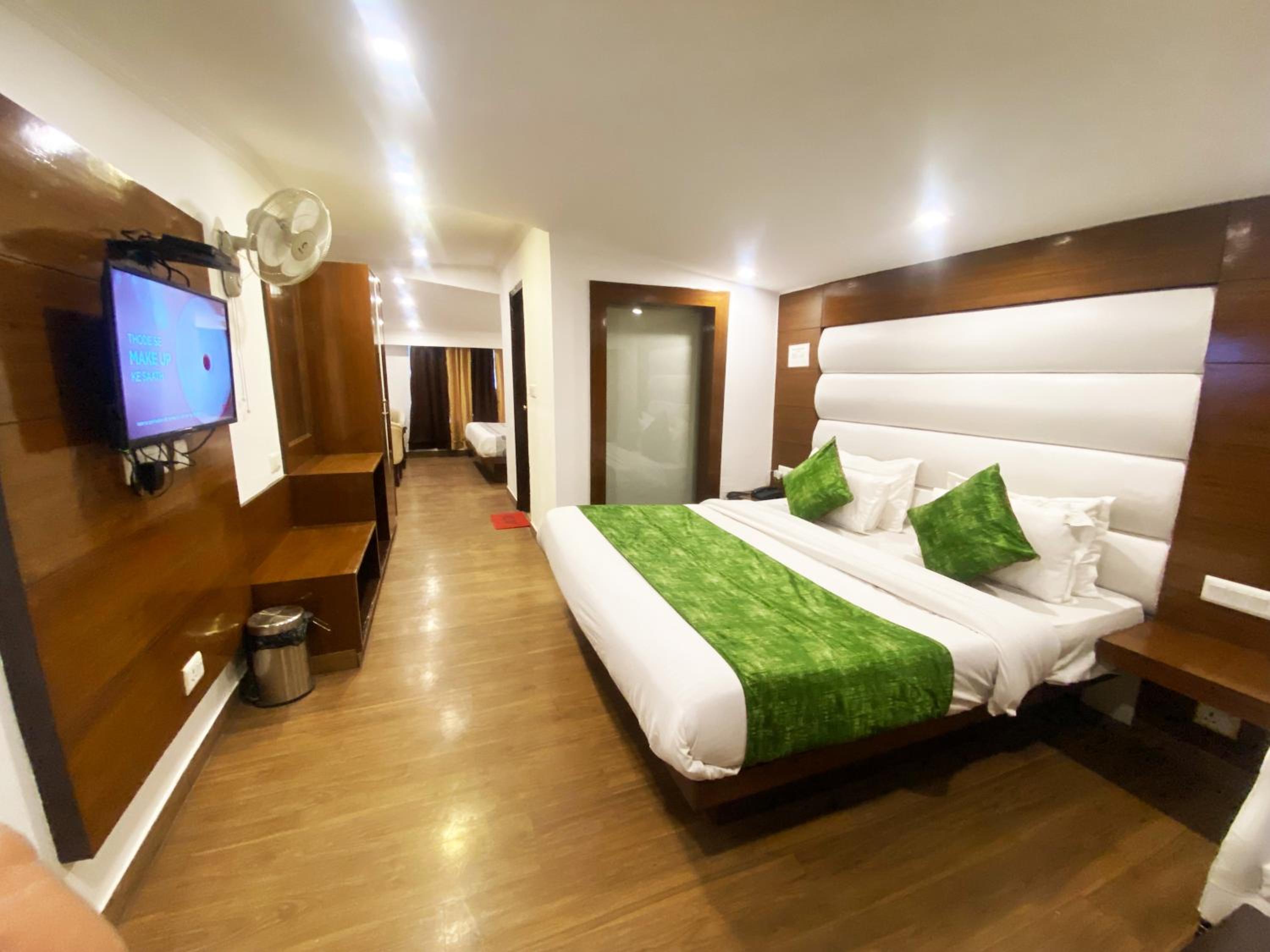 Deluxe Family Room