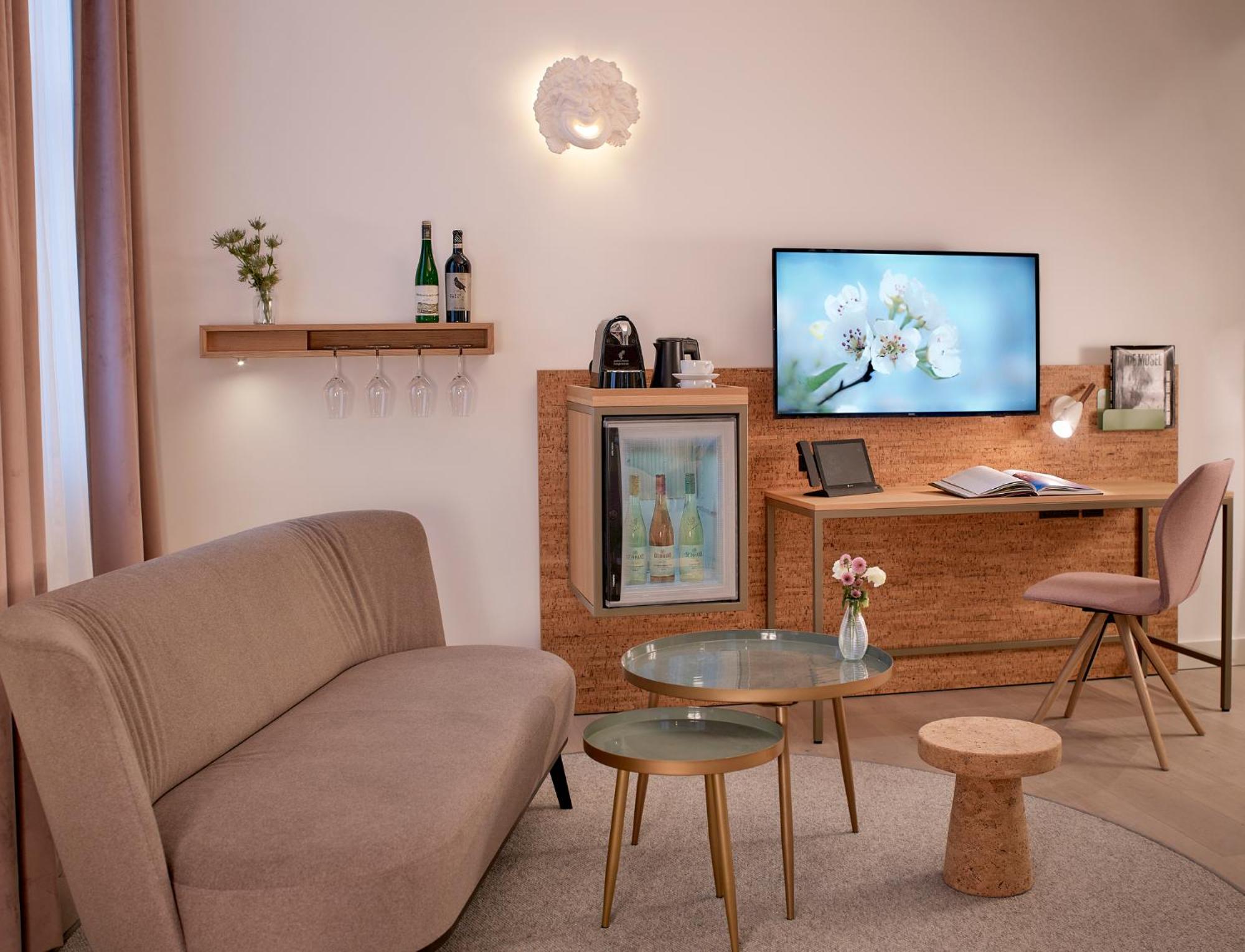 Suite - Photo 16