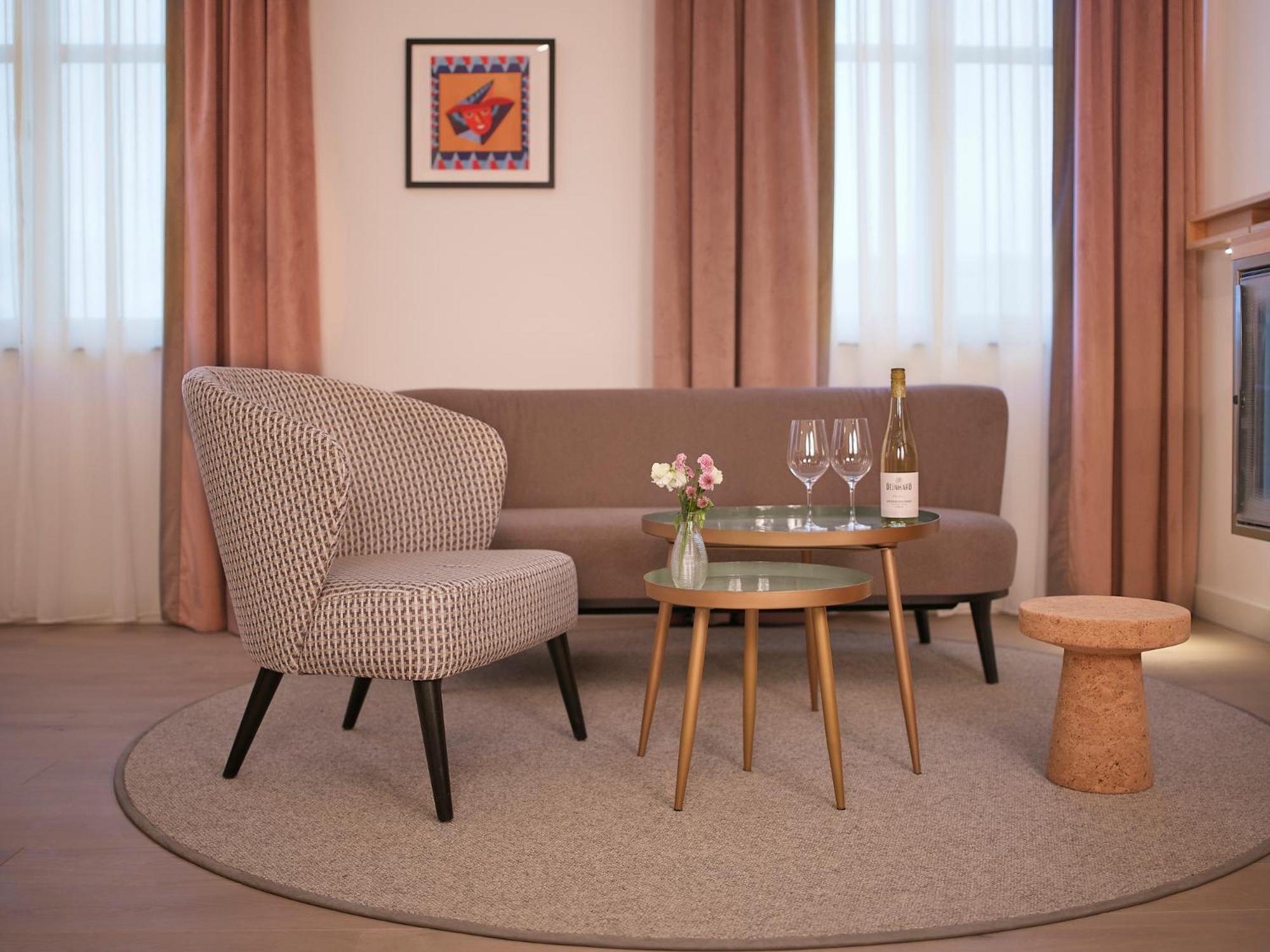 Suite - Photo 12