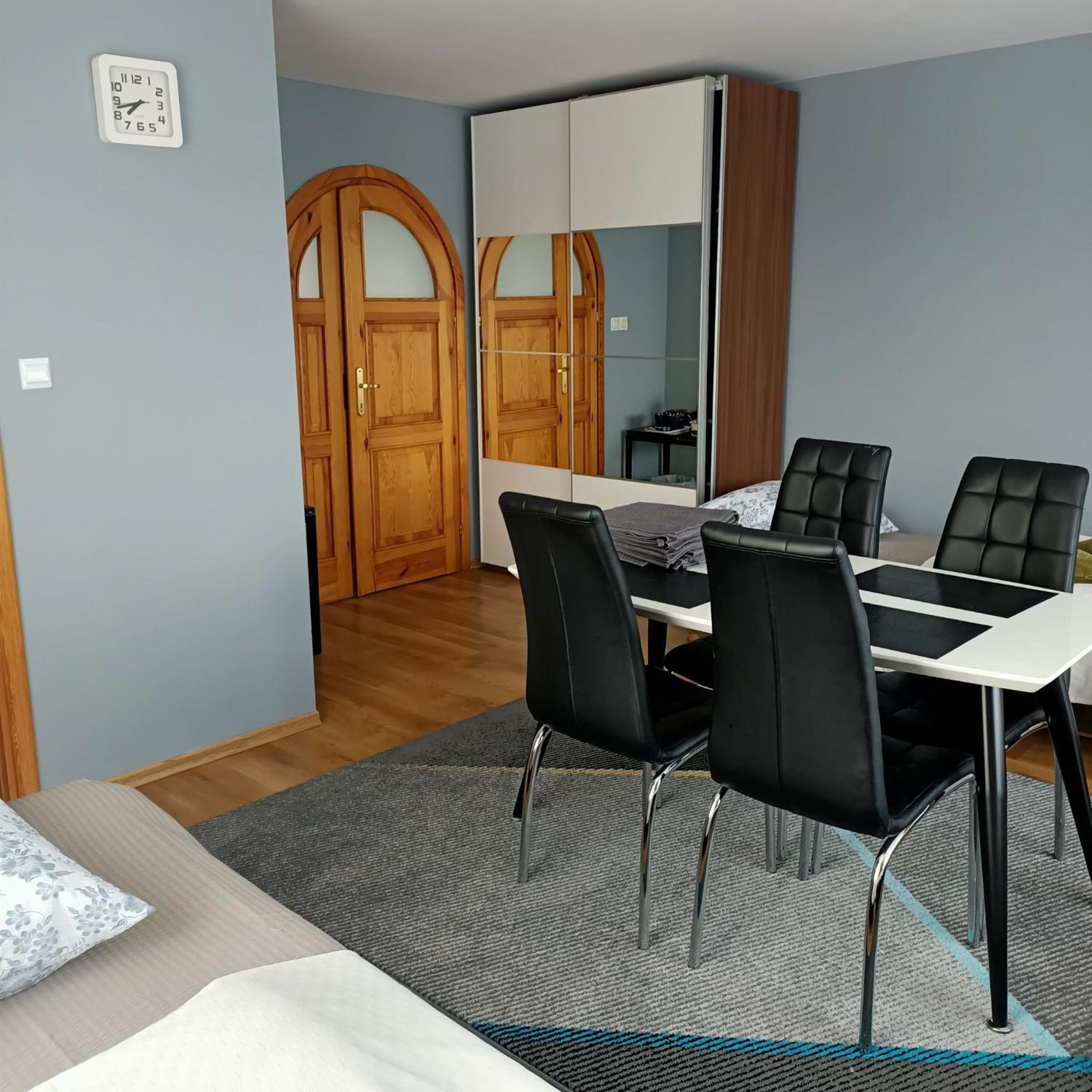 Quadruple Room with Bathroom - Photo 2