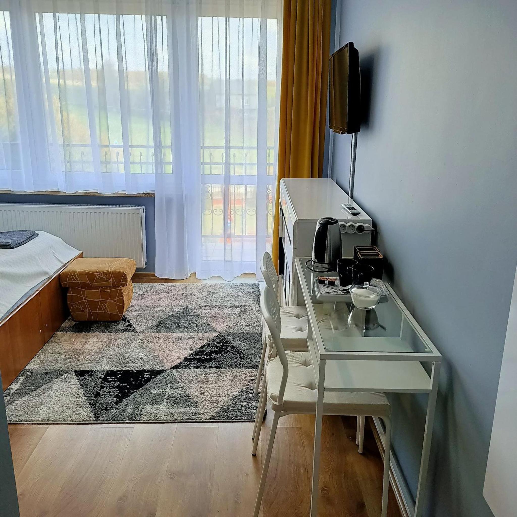 Double Room with Balcony - Photo 2